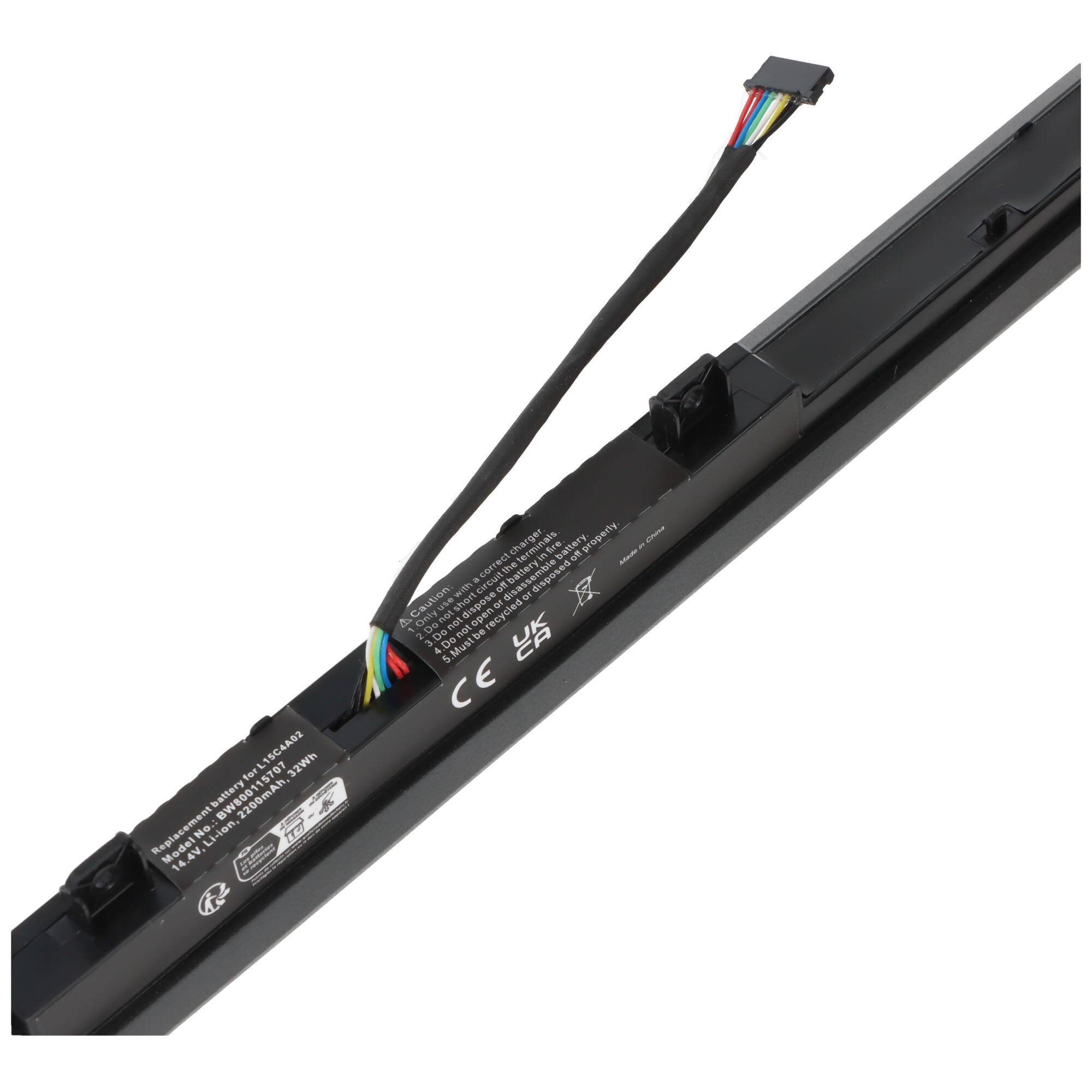 Schwarzer Laptop-Akku mit angeschlossenem mehrfarbigem Kabel und Stecker auf weißem Hintergrund.