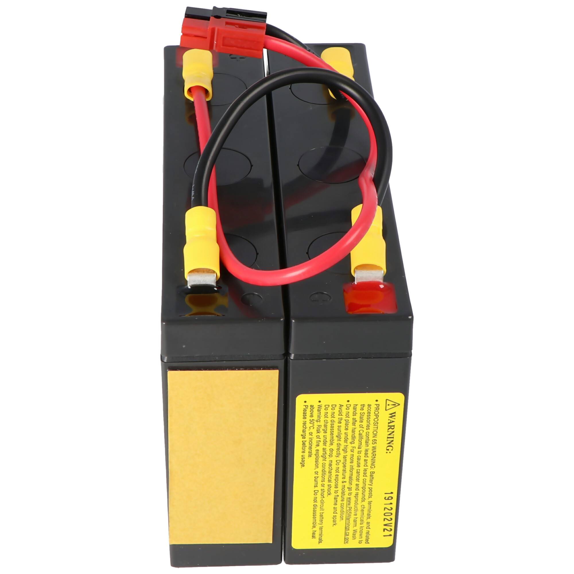 Schwarzes rechteckiges Batteriepack mit roten und schwarzen Kabeln und gelben Steckverbindern auf weißem Hintergrund.