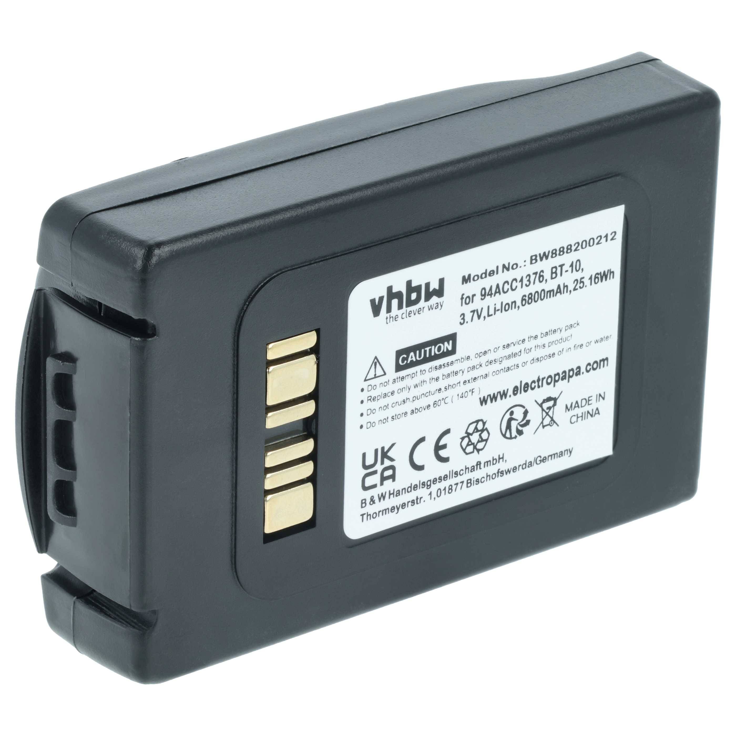 Eine schwarze Batterie mit goldenen Anschlüssen und einem weißen Etikett, das die Modellnummer, Spezifikationen von 3,7V, 6800mAh, 25,16Wh sowie Herstellungsdetails zeigt.