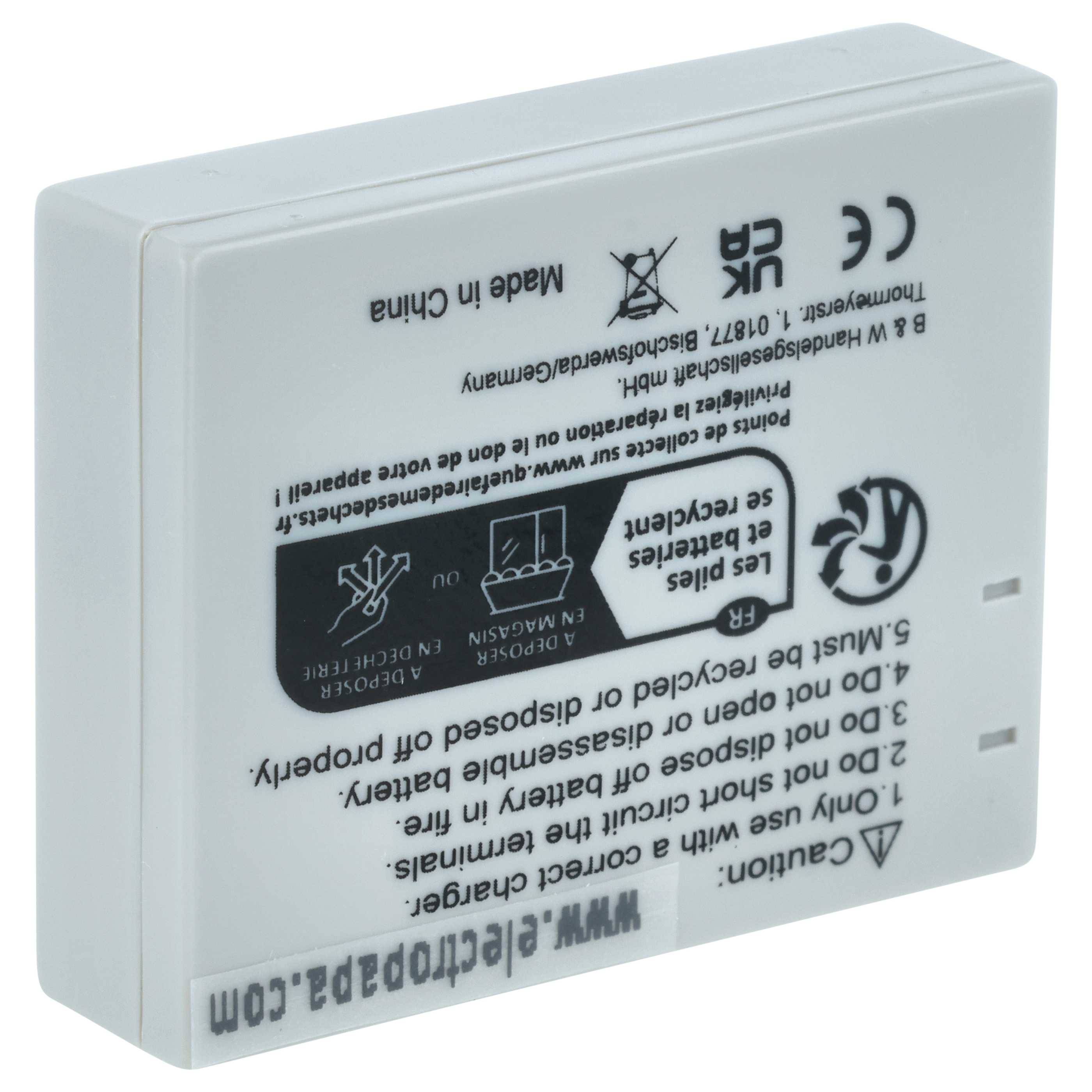 Wiederaufladbare Batterie mit Sicherheits- und Recyclinganweisungen, die auf der Oberfläche aufgedruckt sind, einschließlich Symbolen zur Kennzeichnung der korrekten Entsorgungsmethoden.