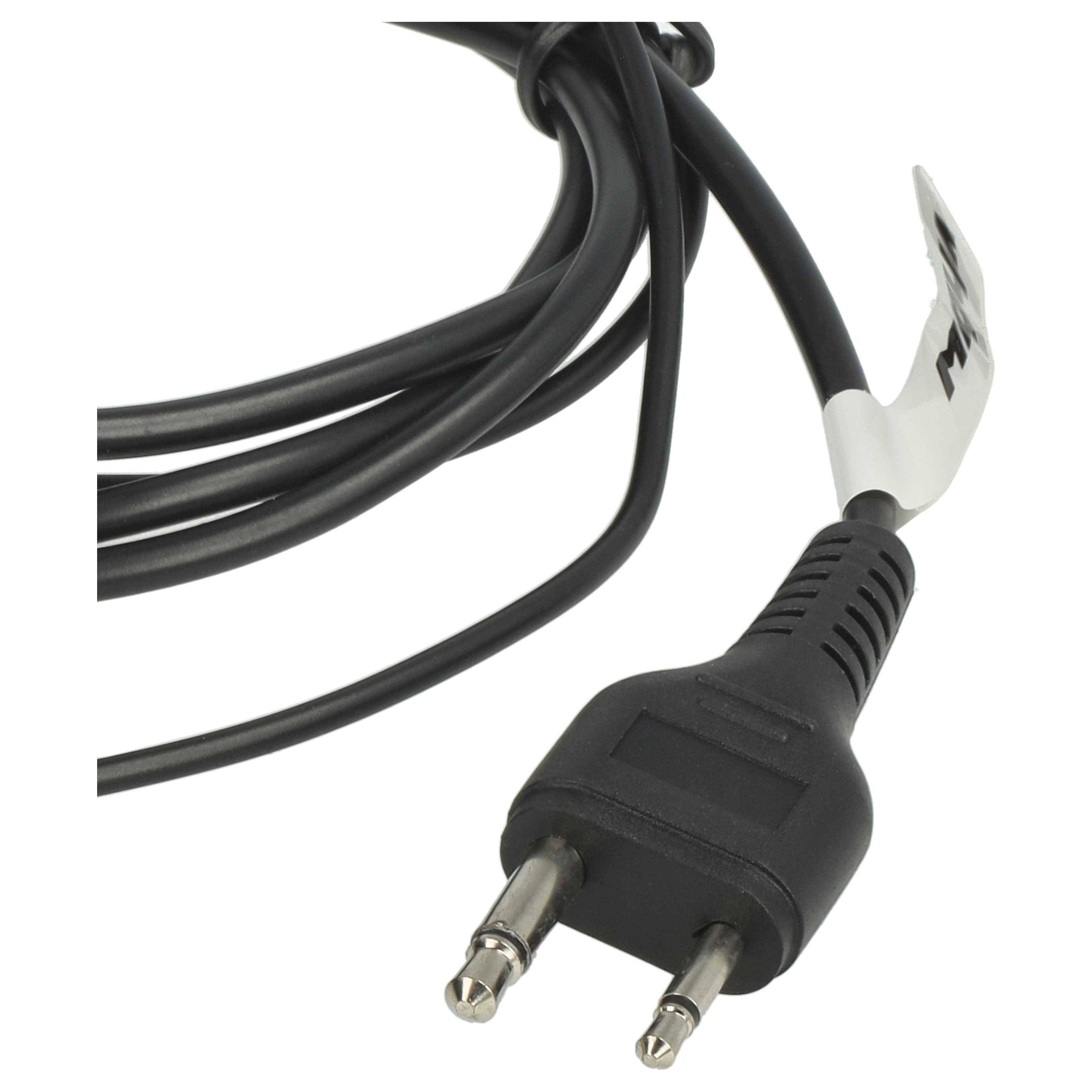 Ein schwarzer europäischer zweipoliger Stromstecker, der an einem aufgewickelten schwarzen Kabel befestigt ist, isoliert auf weißem Hintergrund.