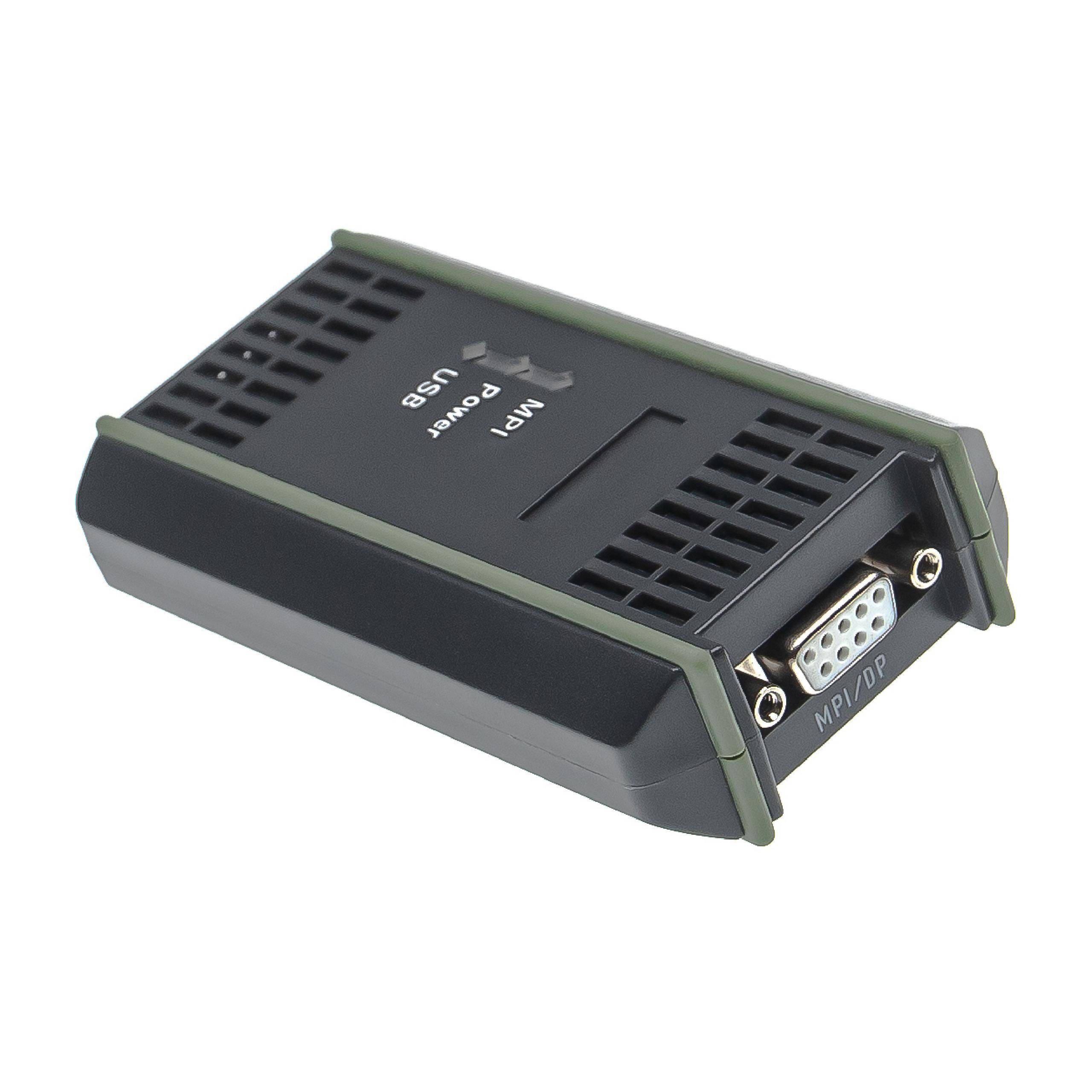 Ein kleines schwarzes elektronisches Gerät mit einem USB-Anschluss und einem seriellen Anschluss, mit Lüftungsschlitzen auf der Oberseite und mit der Aufschrift 