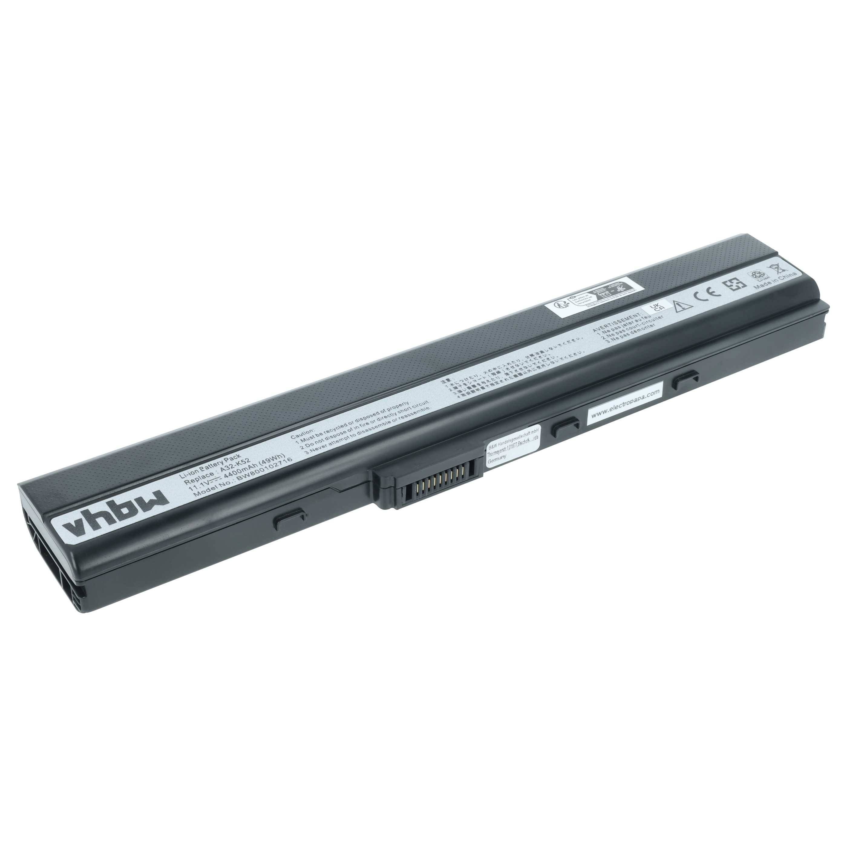 Eine Lithium-Ionen-Laptop-Batterie mit sichtbaren Sicherheitssymbolen und Spezifikationen auf dem Etikett.