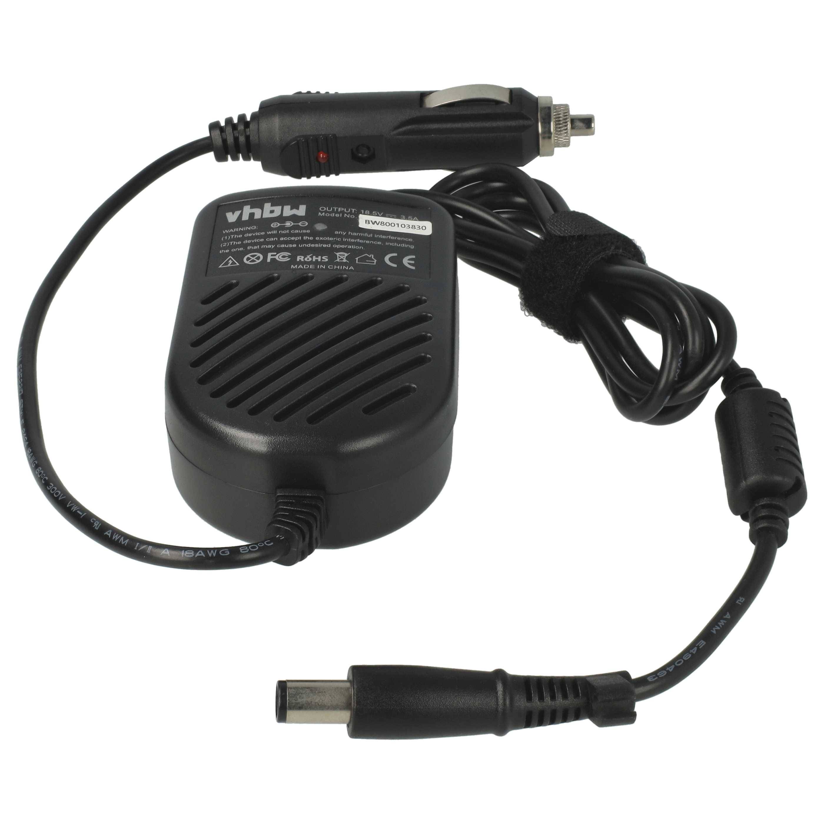 Kfz-Ladegerät mit einem gewickelten Kabel und Stecker für die Zigarettenanzünderbuchse eines Fahrzeugs, das dazu dient, elektronische Geräte während der Fahrt mit Strom zu versorgen.
