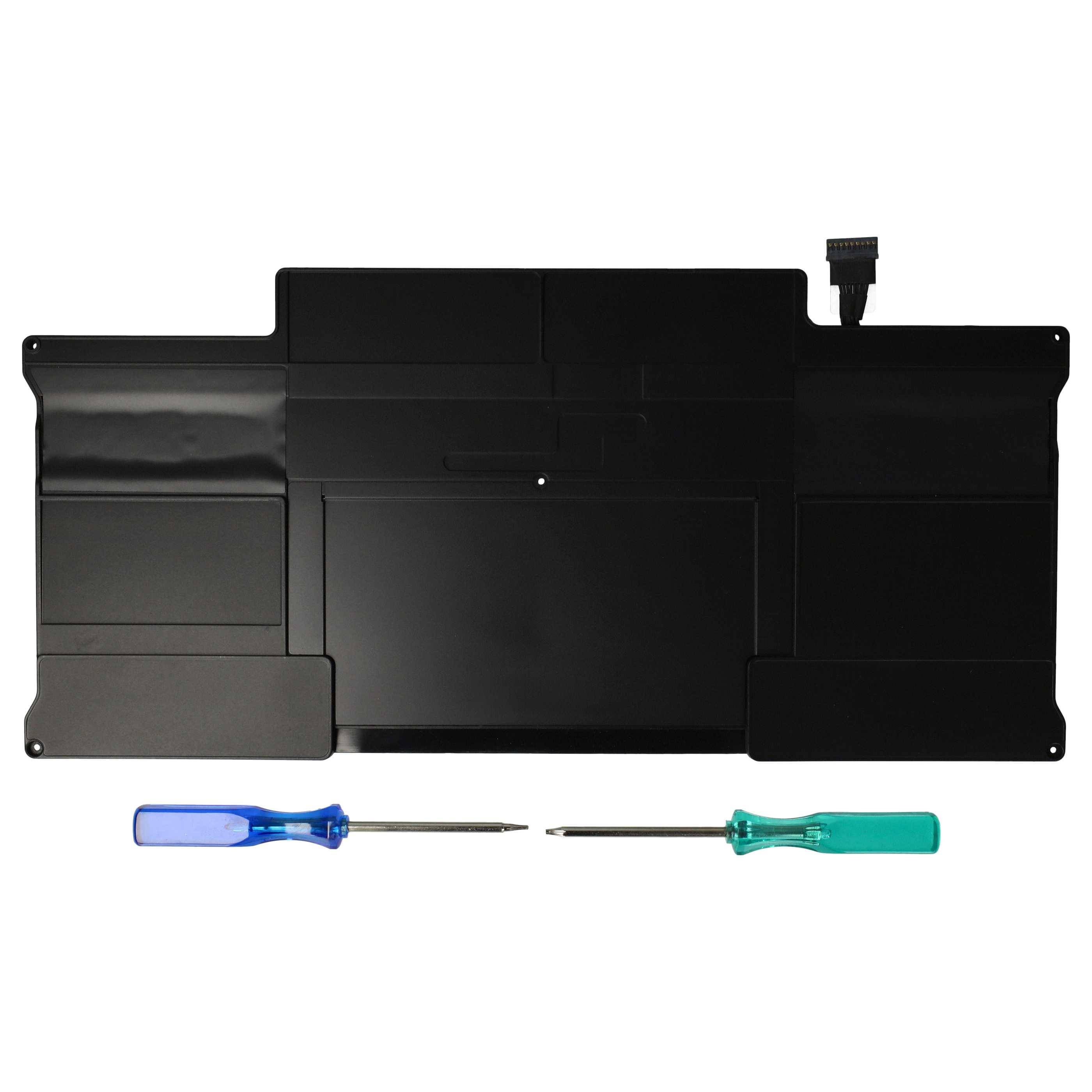 Eine schwarze Laptop-Batterie mit Anschlüssen wird mit zwei Schraubendrehern, einem blauen und einem grünen, die darunter platziert sind, gezeigt.