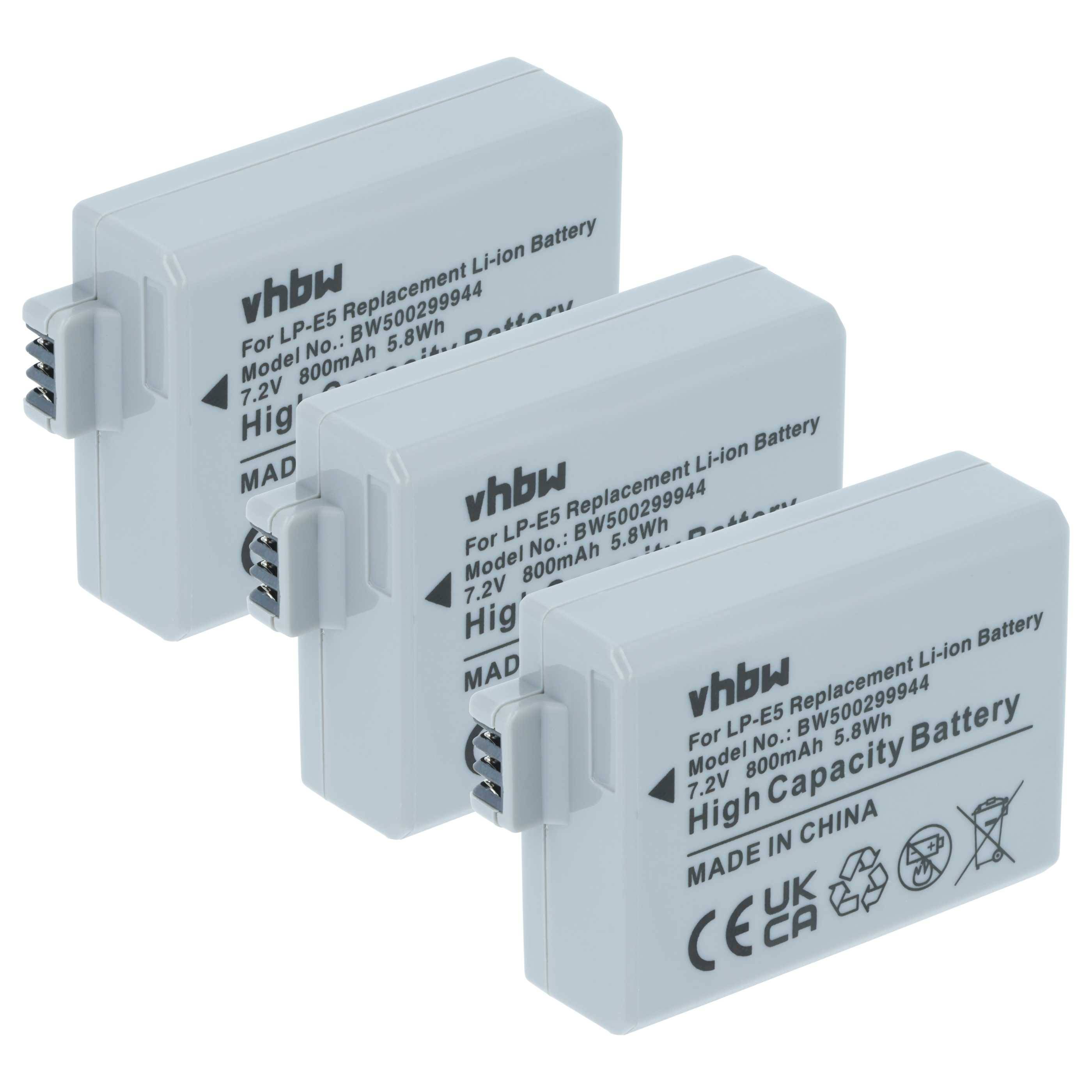 Drei graue Lithium-Ionen-Akkus mit hoher Kapazität für LP-E5 Modelle, gekennzeichnet mit 'vhbw'. Spezifikationen: 7,2V, 800mAh, 5,8Wh. Hergestellt in China.