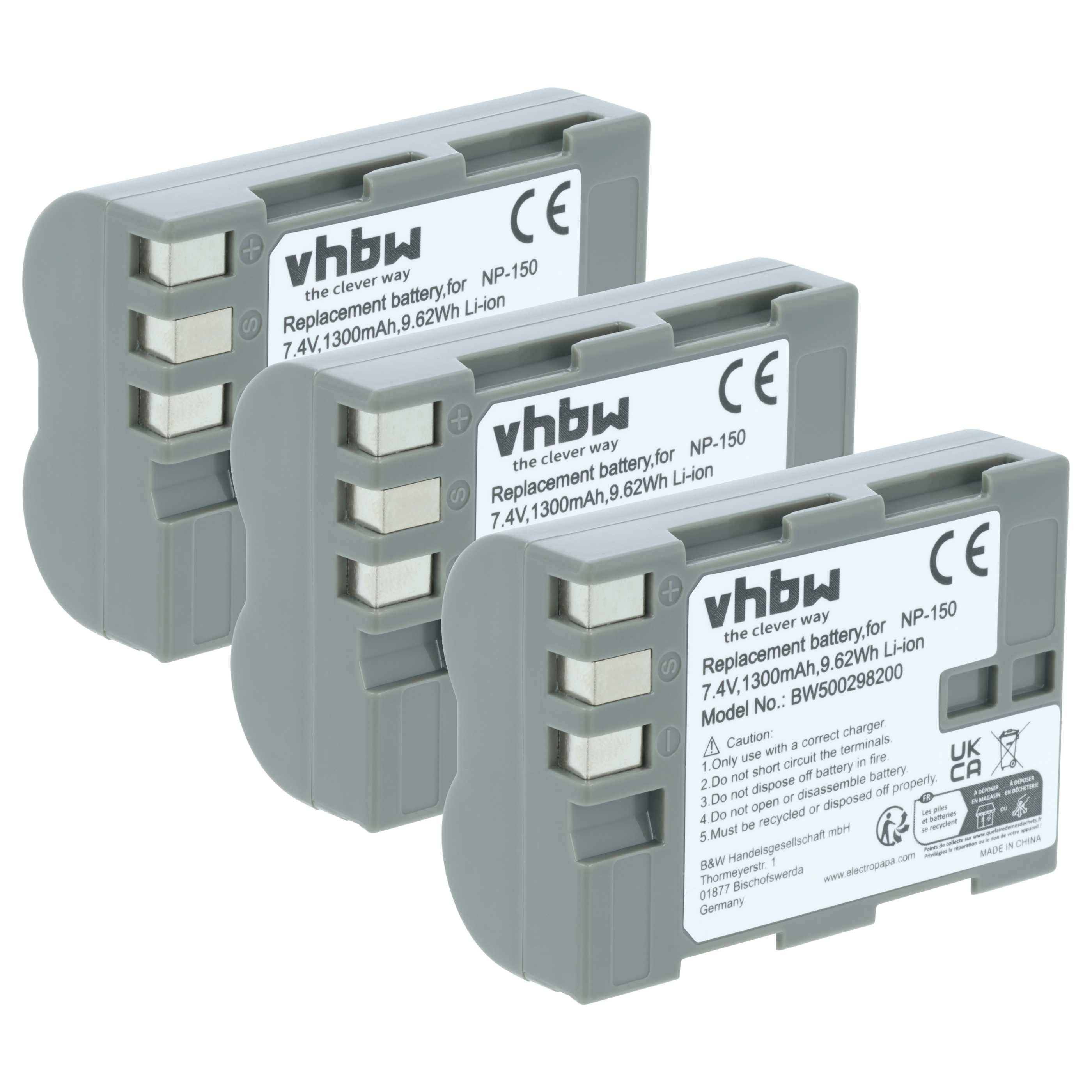 Drei graue Ersatzbatterien für Kameras, gekennzeichnet mit 'vhbw', mit folgenden Spezifikationen: 7,4V, 1300mAh, 9,62Wh, Li-Ion. Modell: NP-150.