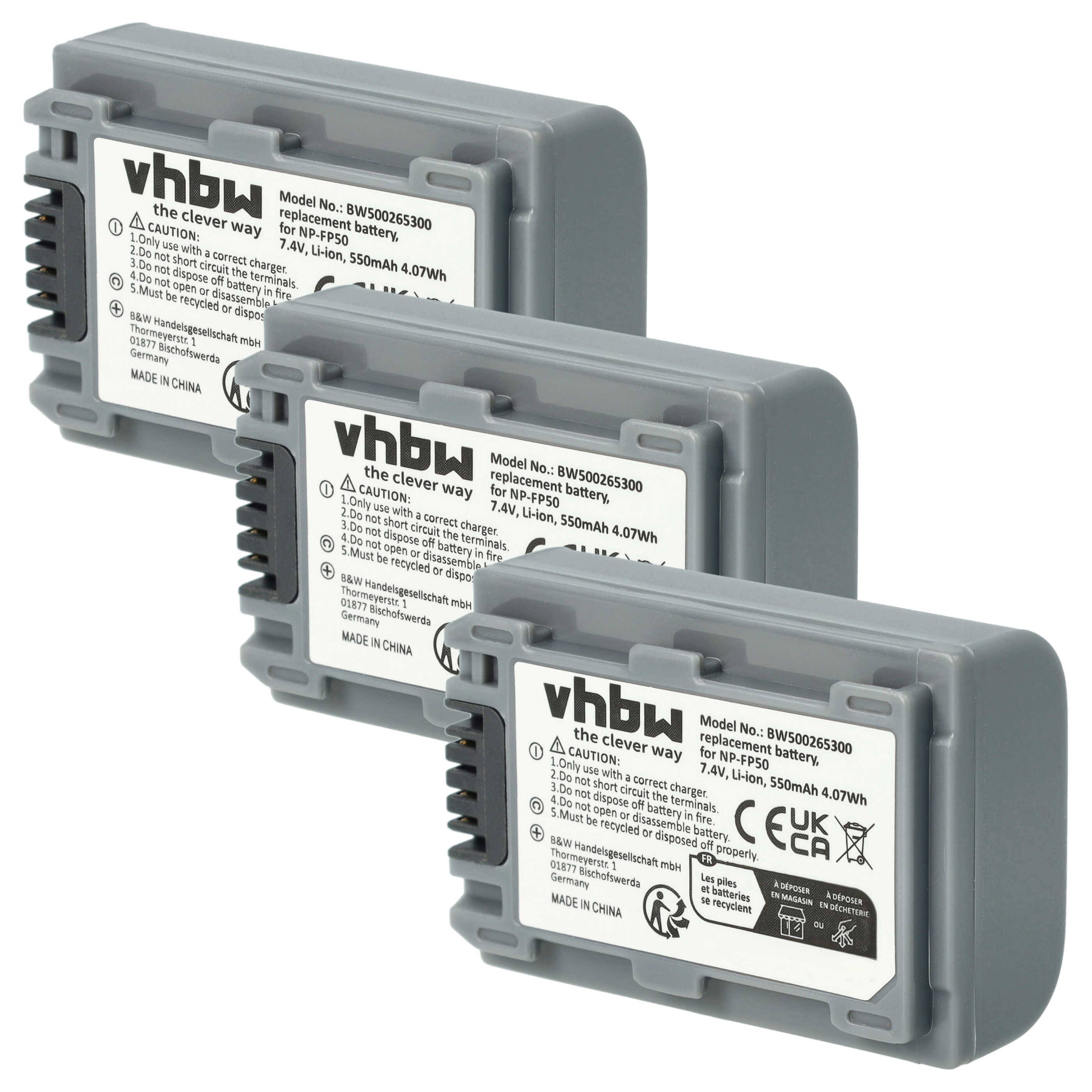Drei graue Kamerabatterien mit Etiketten, die die Modellnummer „BW800053030