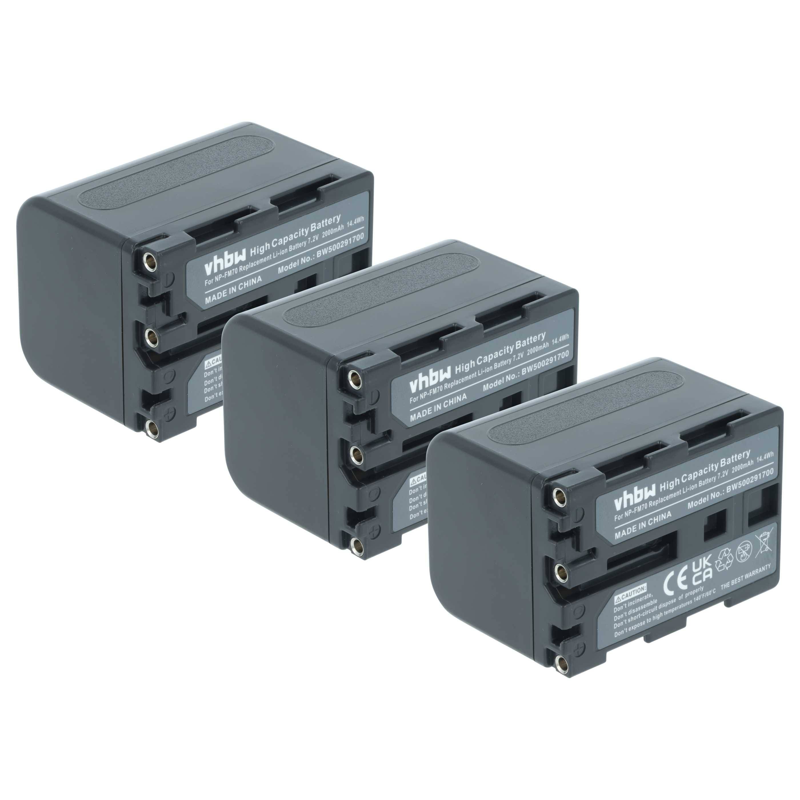 Drei schwarze vhbw Hochleistungsbatterien diagonal angeordnet vor einem weißen Hintergrund, mit Modell- und Sicherheitsinformationen auf den Etiketten.