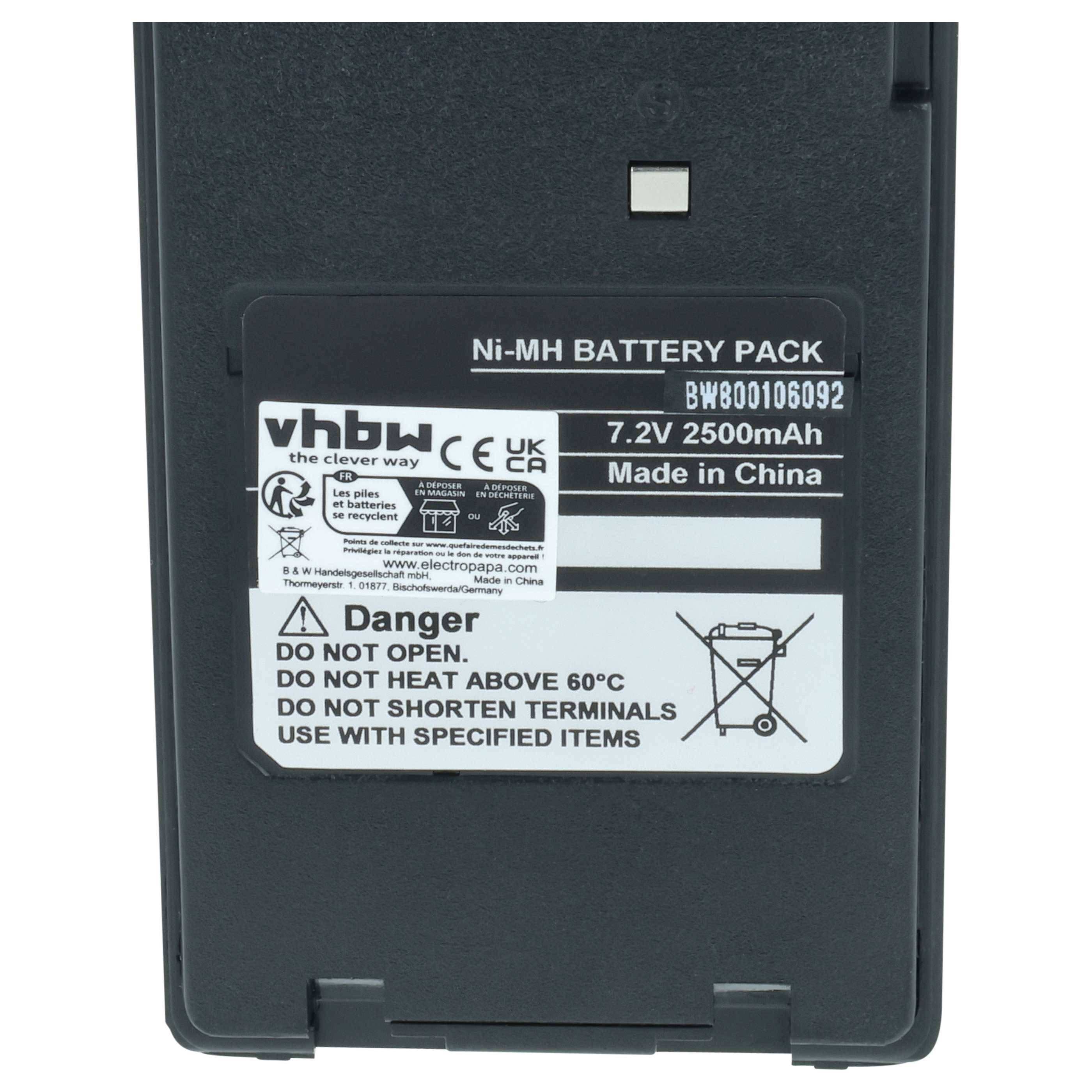 Nahaufnahme eines Etiketts eines wiederaufladbaren Ni-MH-Akkupacks mit der Aufschrift „7,2V 2500mAh