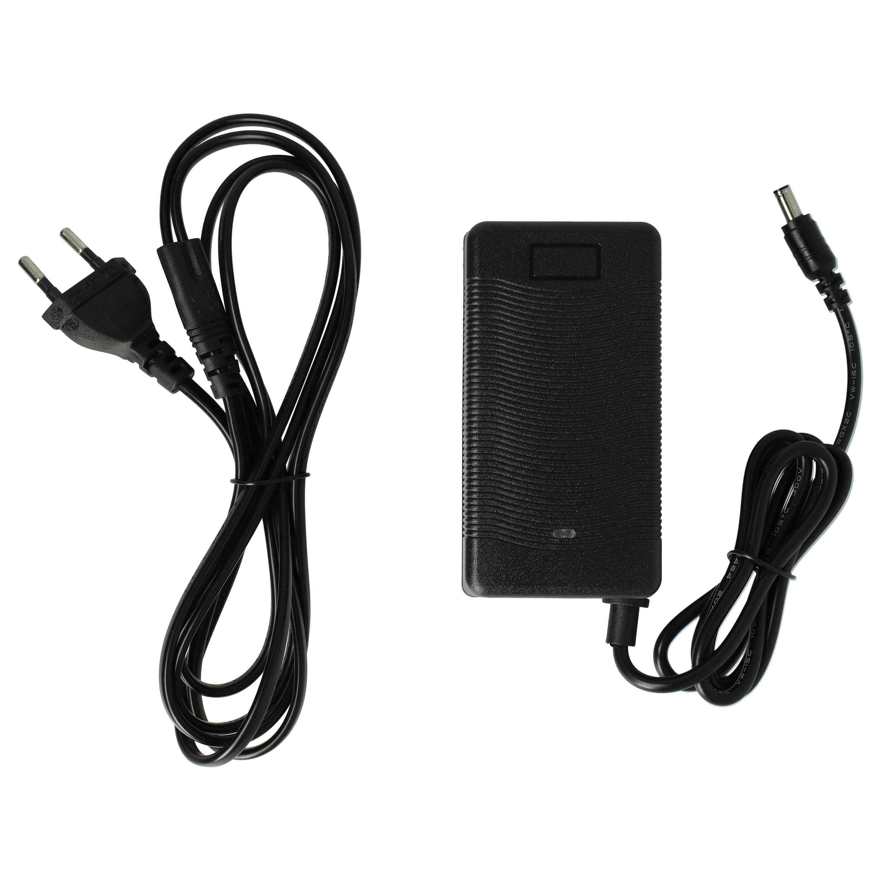 Ein schwarzer Stromadapter mit angebrachtem Kabel und separatem Stecker.