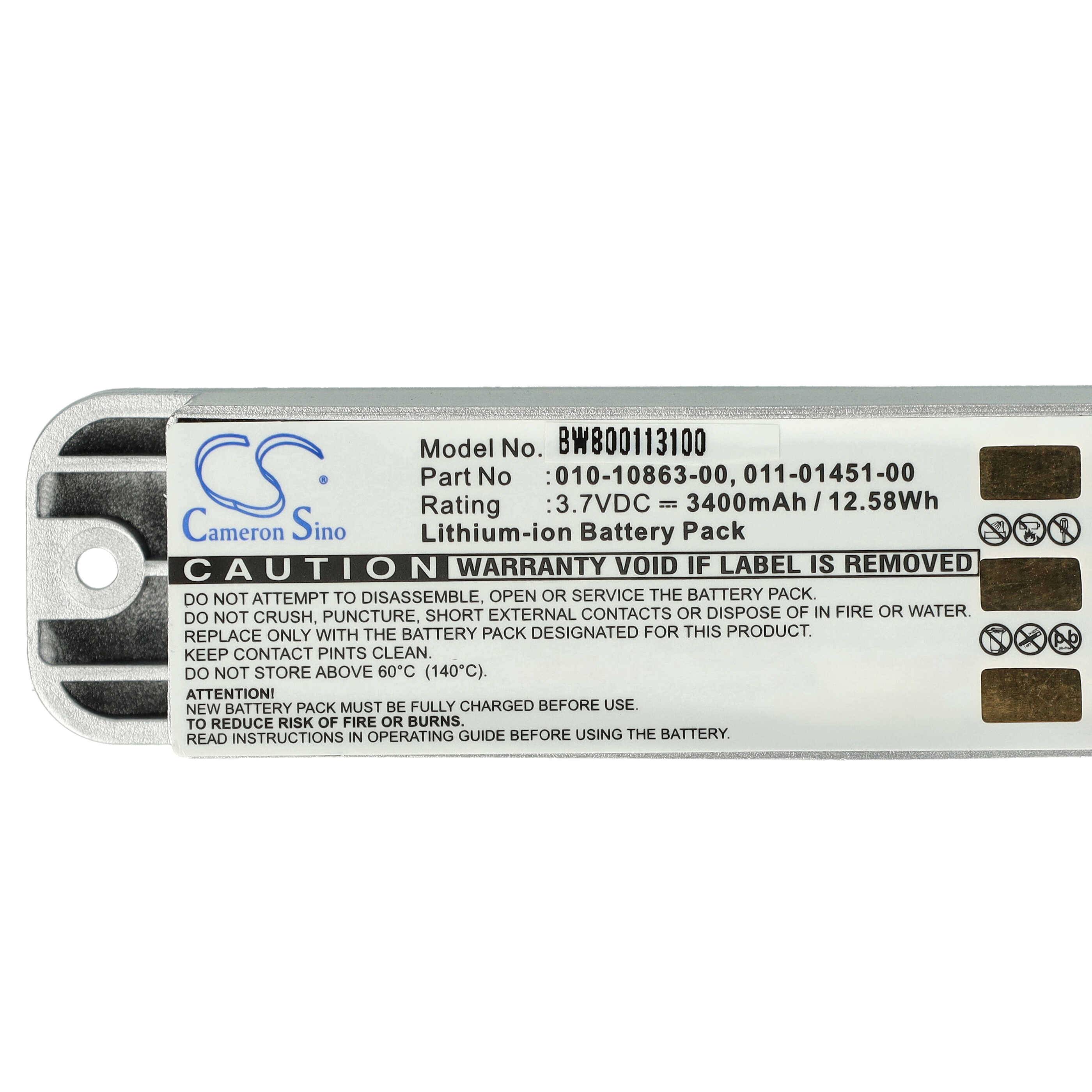 Ein rechteckiges Stück schwarze Lakritzschokolade, das in durchsichtige glänzende Kunststofffolie eingewickelt ist.