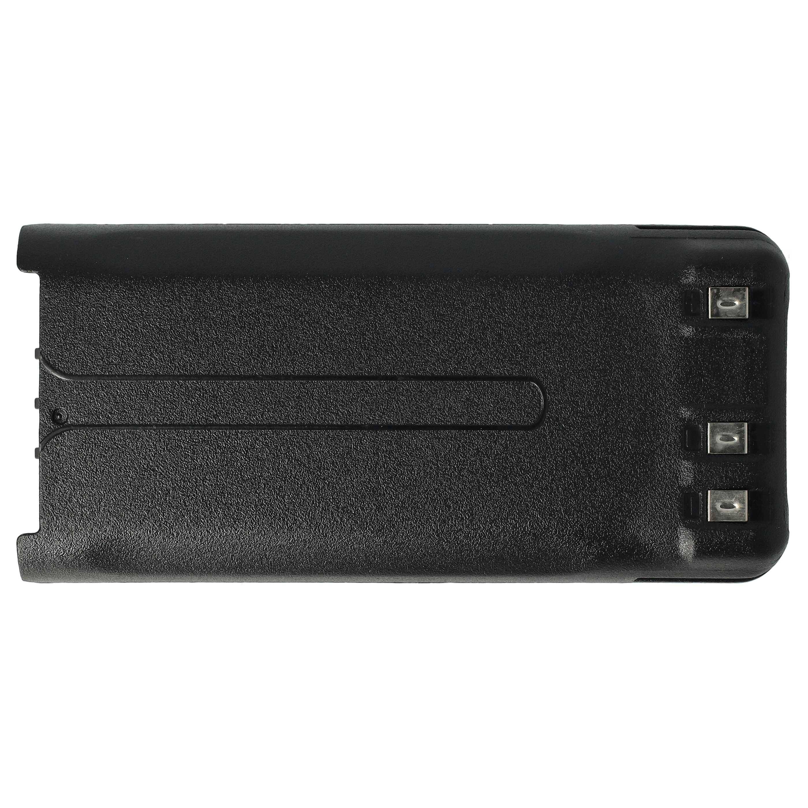 Schwarzes rechteckiges Batteriepack mit drei Metallkontakten an einem Ende, strukturierte Oberfläche und ein vertieftes Liniendesign in der Mitte.