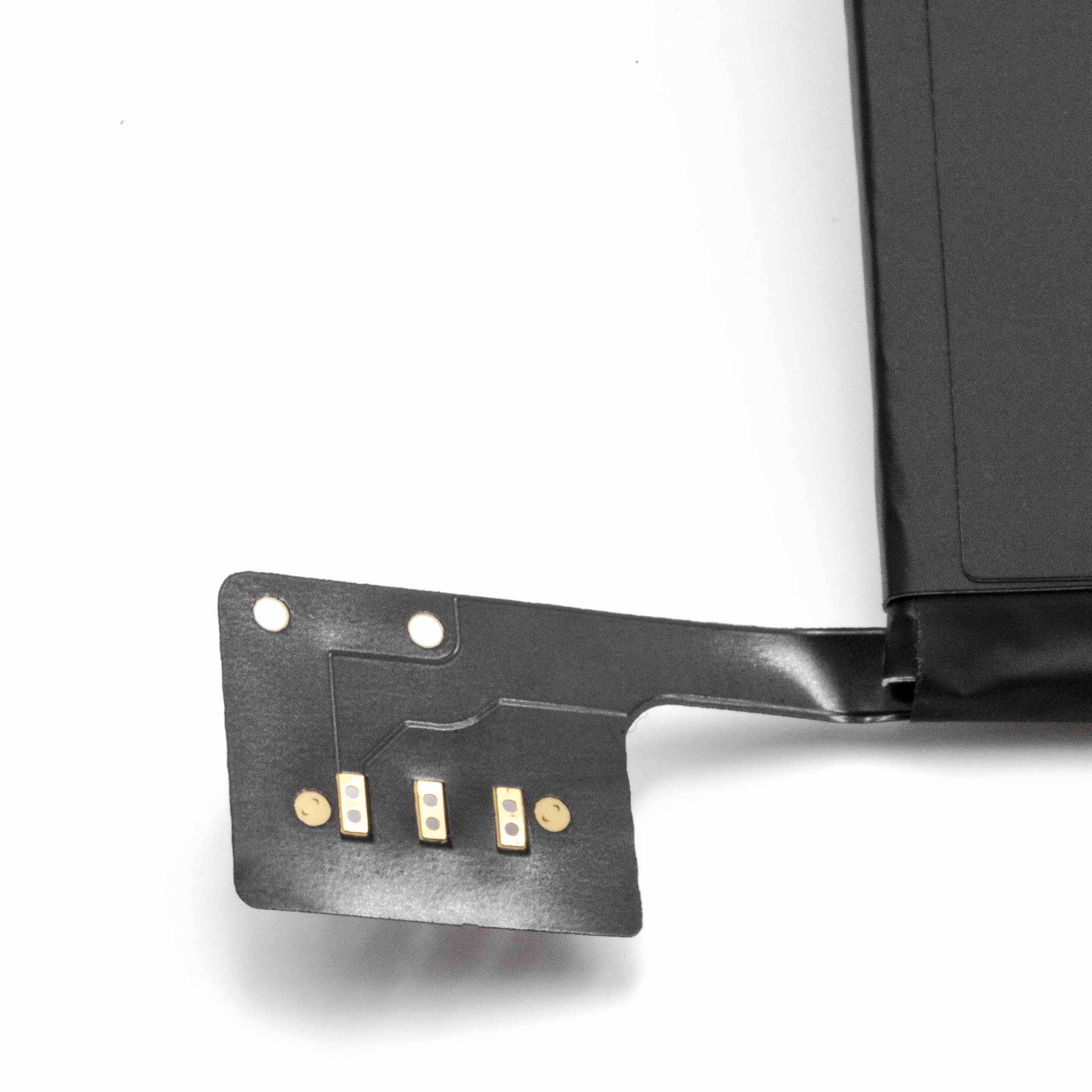 Eine Nahaufnahme eines schwarzen Batterieverbinders mit drei Kupferkontakten auf einem flexiblen Schaltkreis, höchstwahrscheinlich Teil des Energiesystems eines elektronischen Geräts.