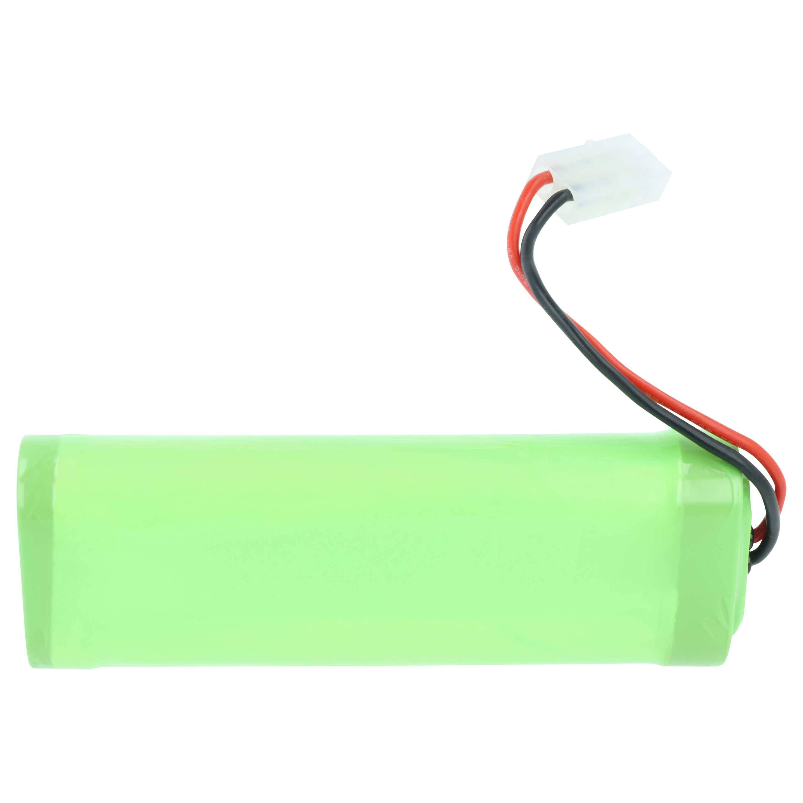 Ein grünes wiederaufladbares Akkupack mit angeschlossenen roten und schwarzen Kabeln, die in einem weißen Stecker enden, wie es üblicherweise in elektronischen Geräten verwendet wird.