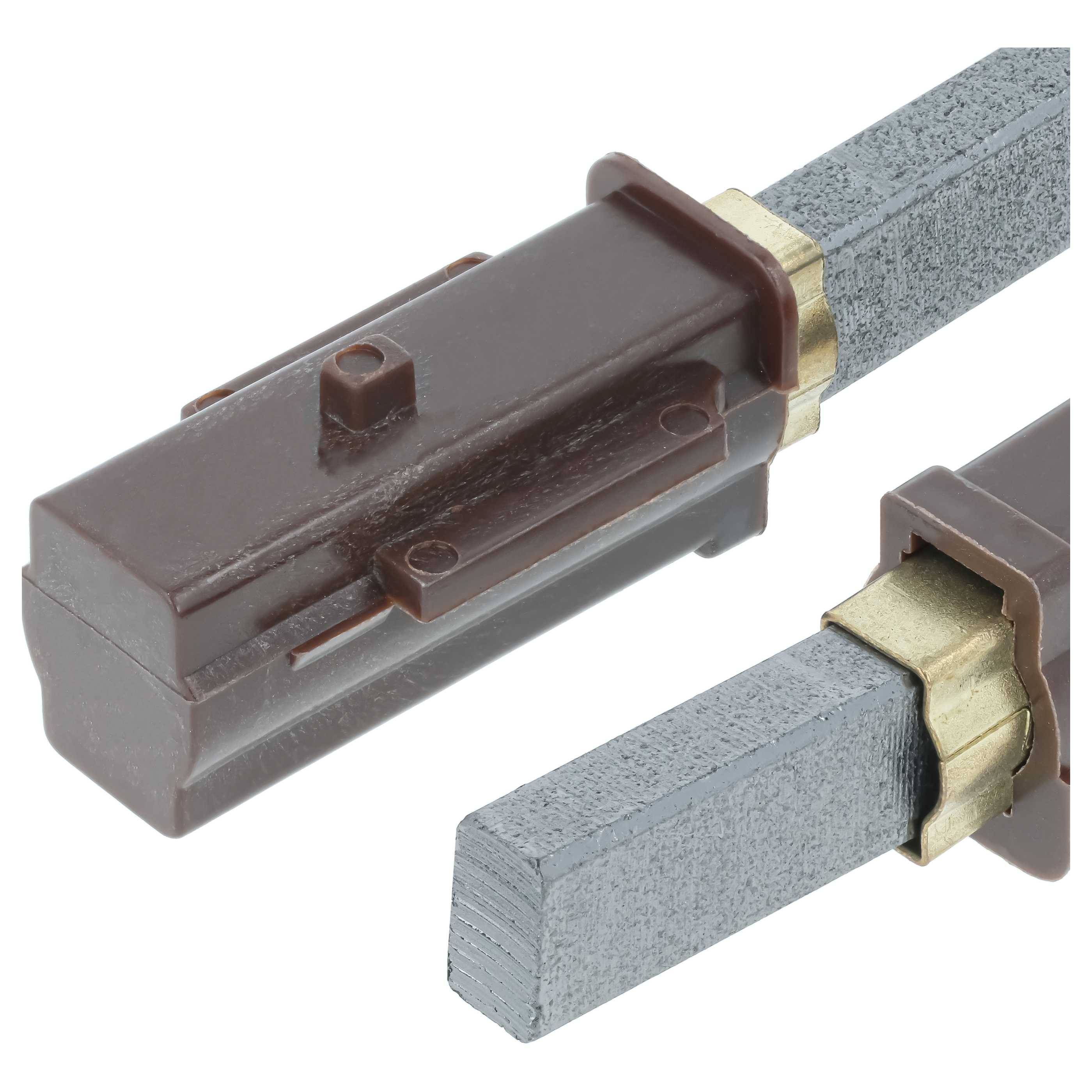 Zwei Ansichten eines braunen Elektrosteckers auf einem quadratischen grauen Metallstab oder einer Welle, die das Steckergehäuse und das Metallkupplungsdetail zeigen.