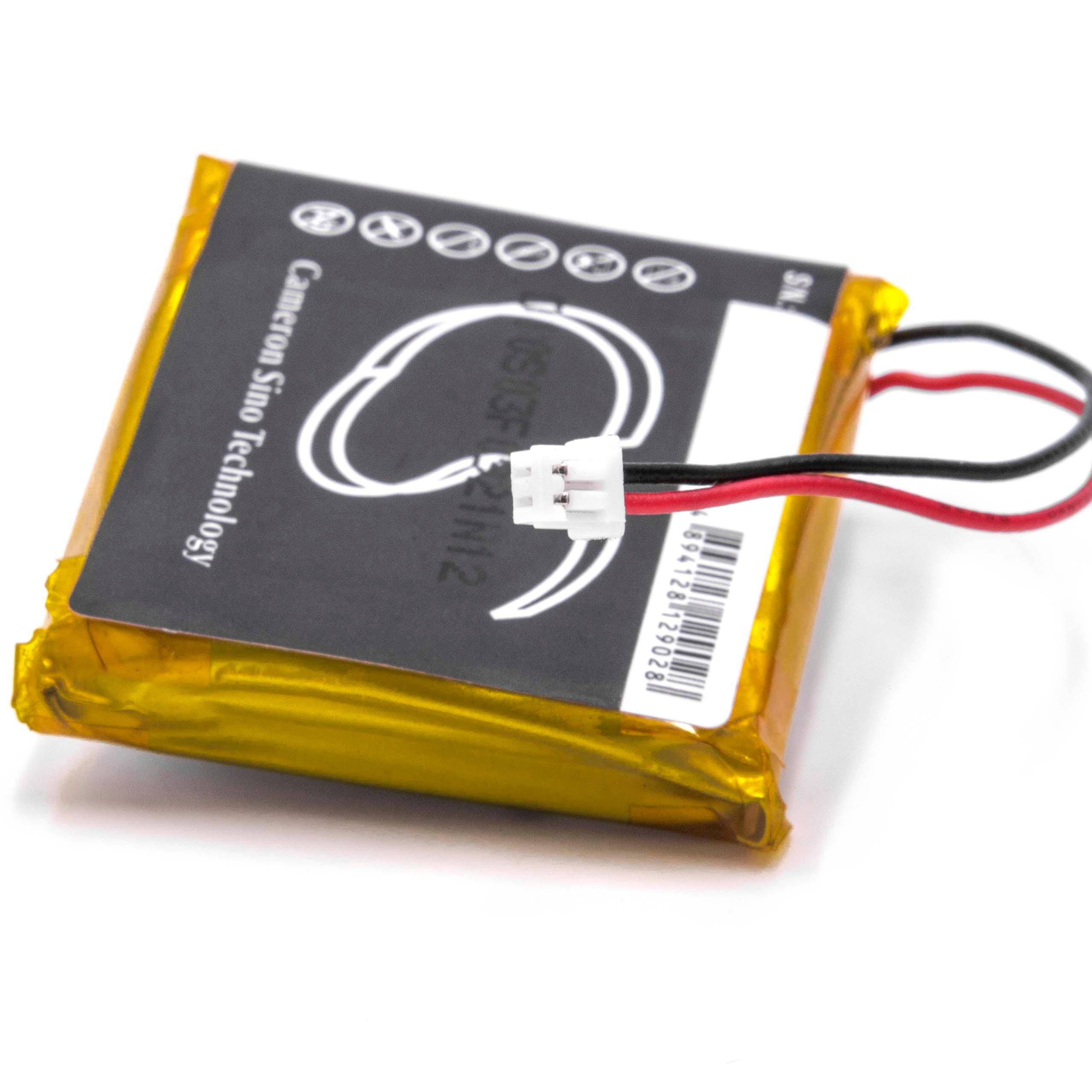 Kleine wiederaufladbare Lithium-Batterie mit roten und schwarzen Kabeln und einem weißen Stecker auf weißem Hintergrund.