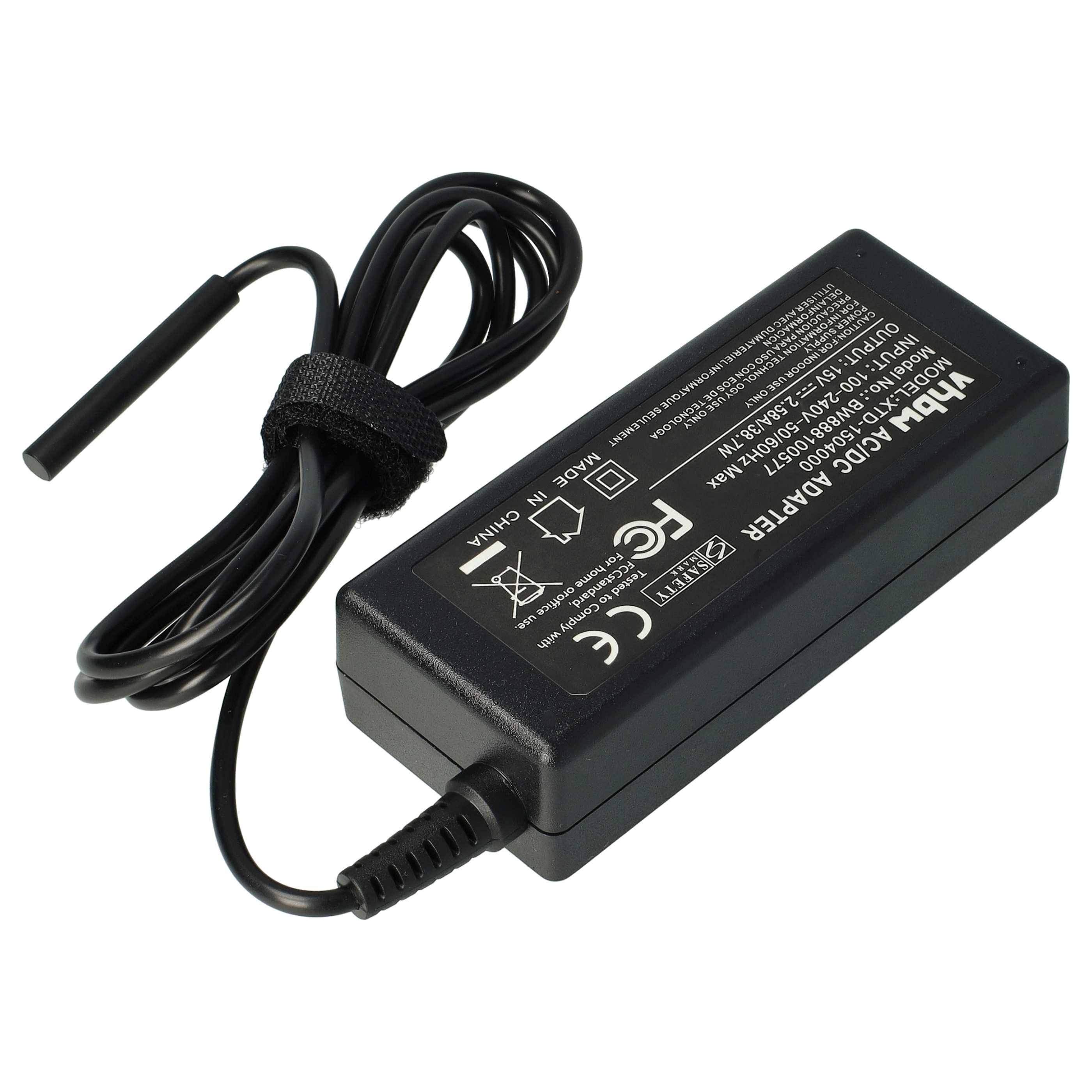 Schwarzer Laptop-Stromadapter mit angebrachtem Kabel und Steckkontakt auf weißem Hintergrund.