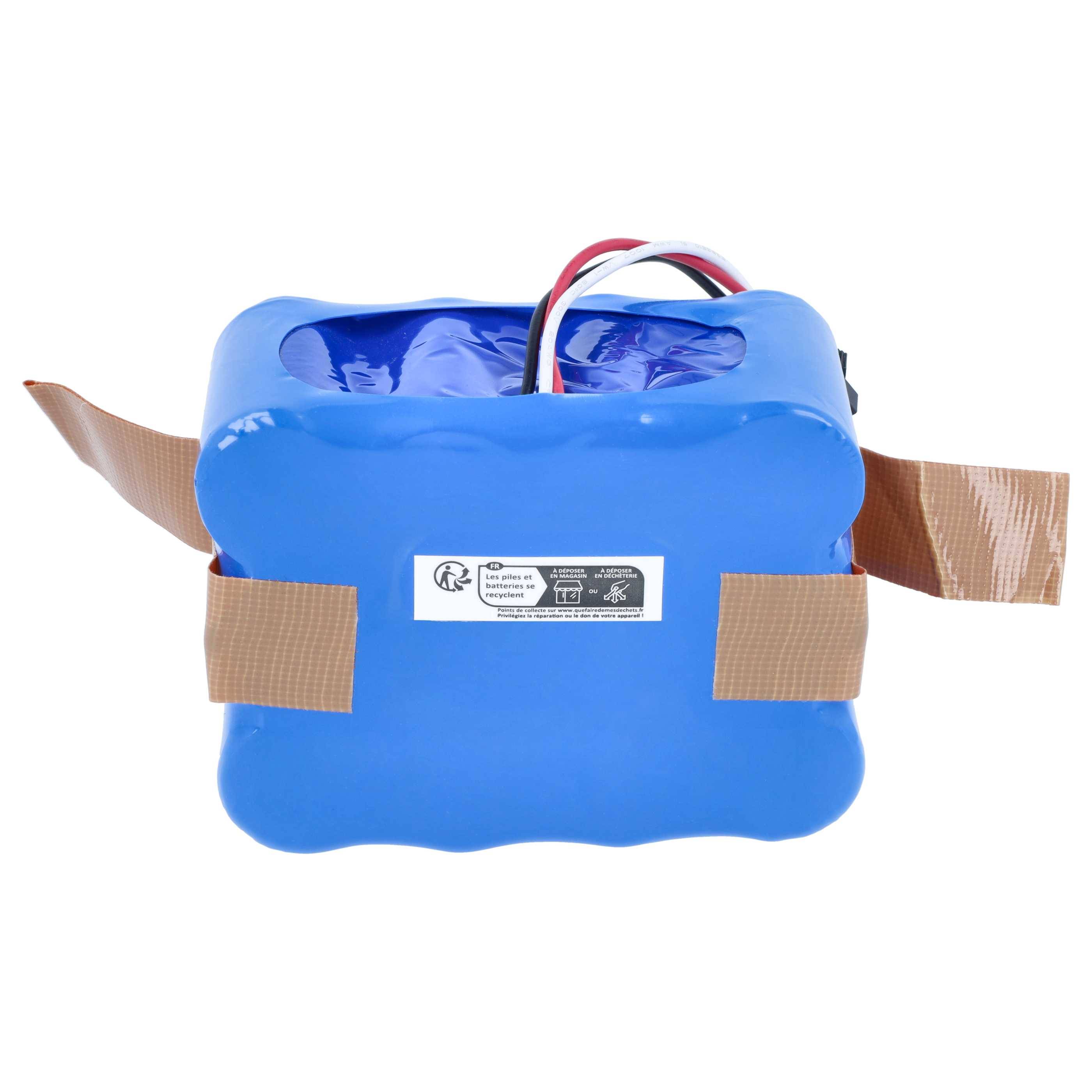 Blaues aufblasbares Kissen oder Tasche mit angebrachten Riemen und sichtbaren roten, schwarzen und weißen Drähten, isoliert auf weißem Hintergrund.