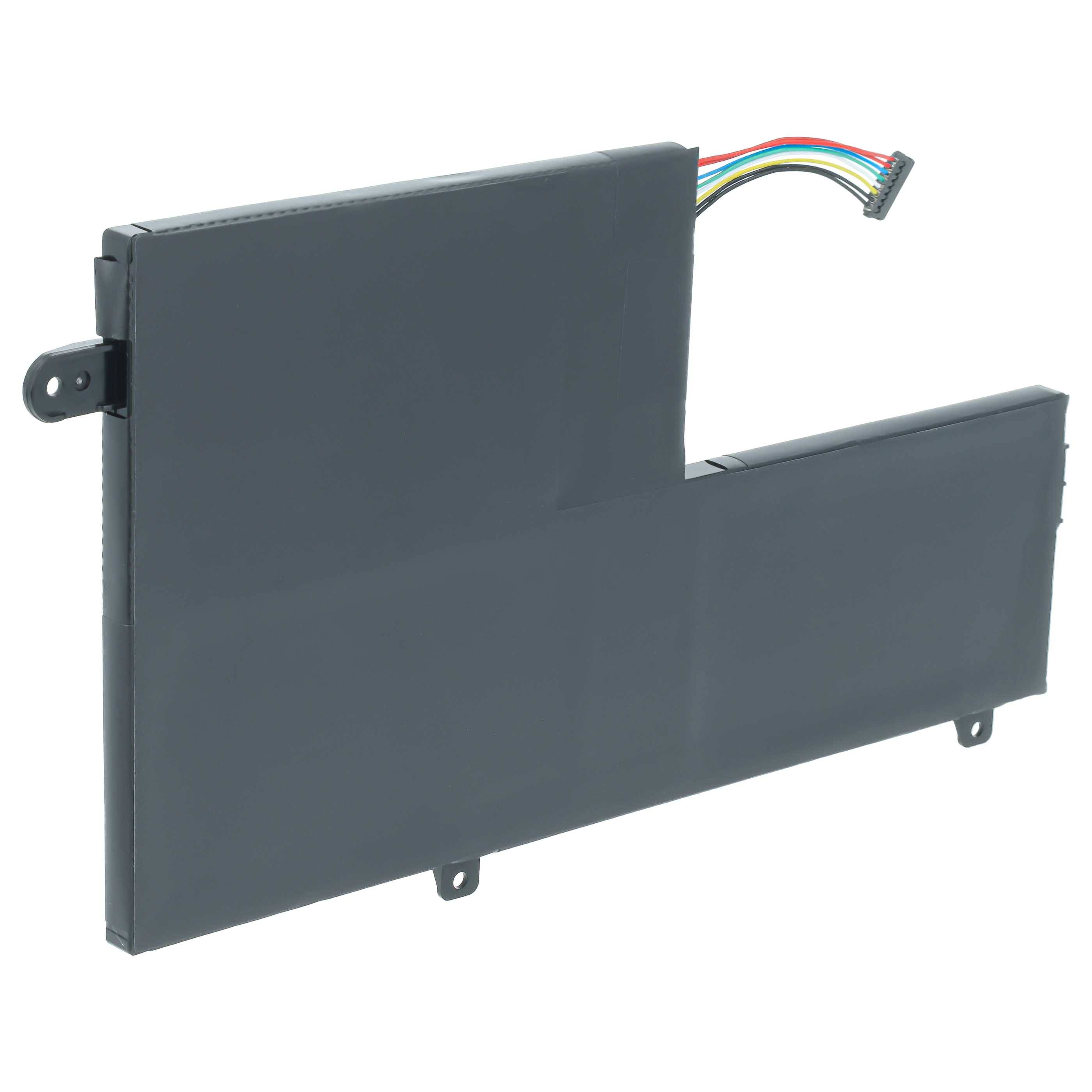 Schwarzes rechteckiges Batteriepakete mit angebrachtem mehrfarbigem Steckverbinder und Montagelaschen auf weißem Hintergrund.