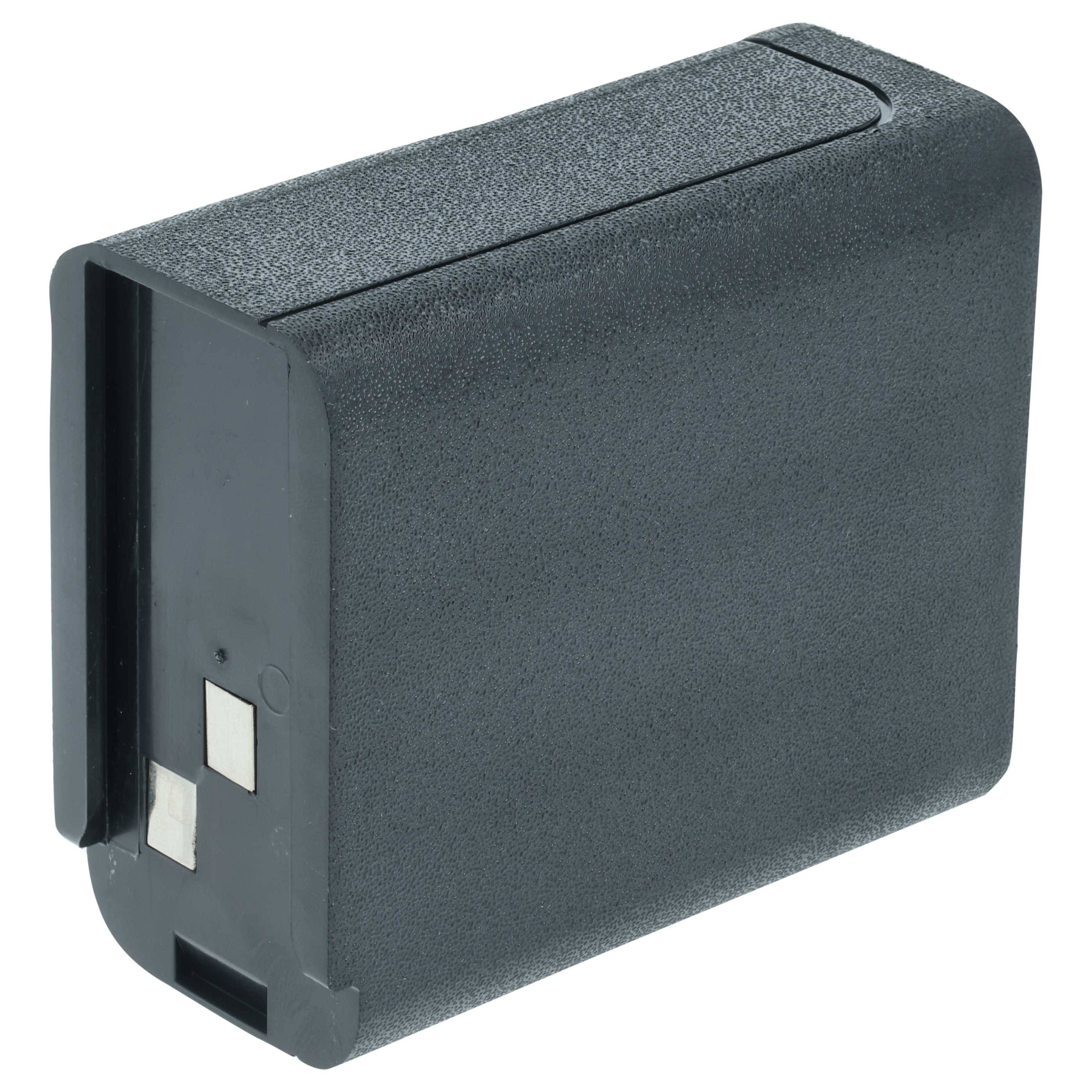 Eine rechteckige schwarze Kamera-Batterie mit abgerundeten Kanten und zwei Metallkontakten auf einer Seite.