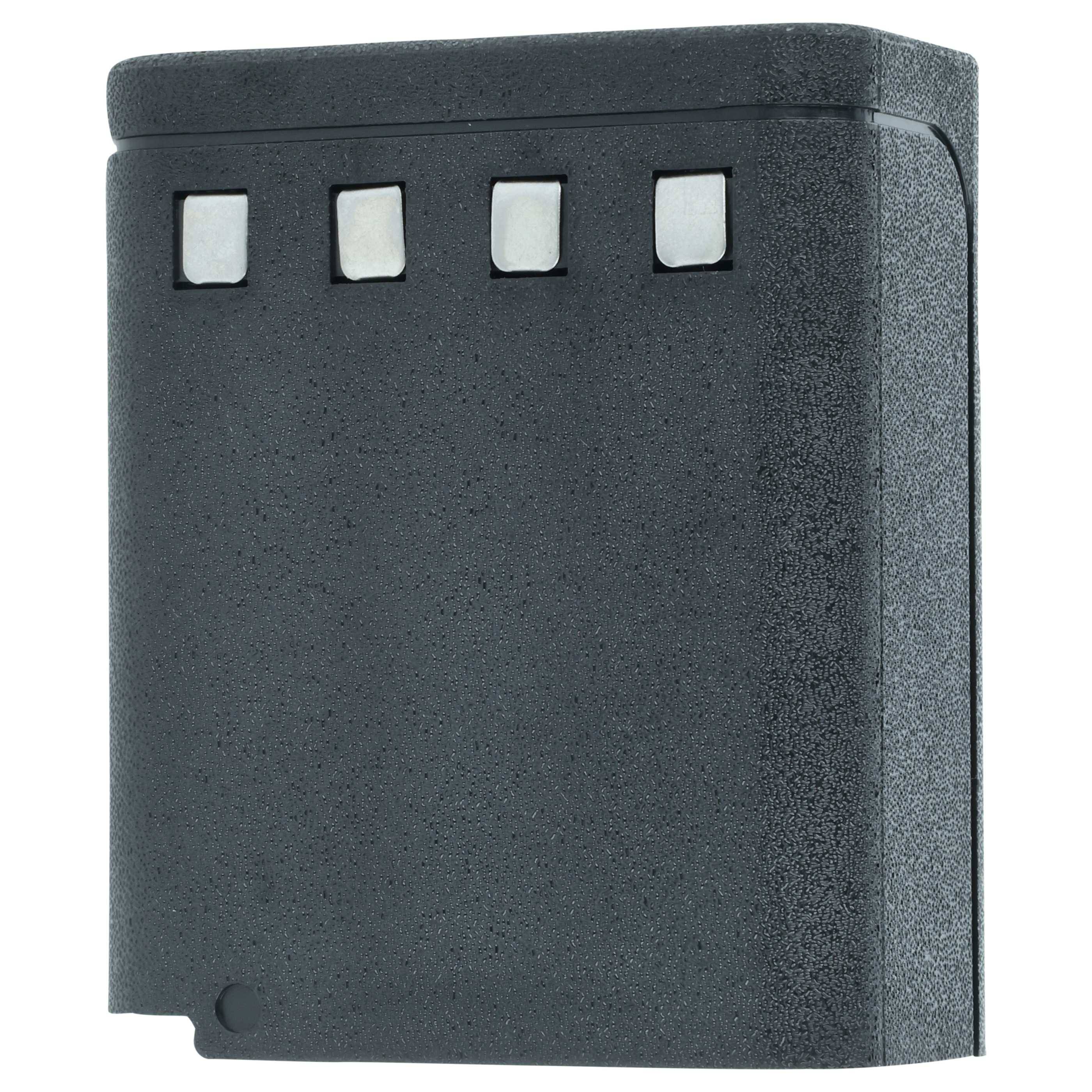 Ein schwarzes, quadratisches Metallgerät mit vier weißen rechteckigen Tasten an einer Seite, das für die Steuerung von Außentoren oder Garagenzugängen entwickelt wurde.