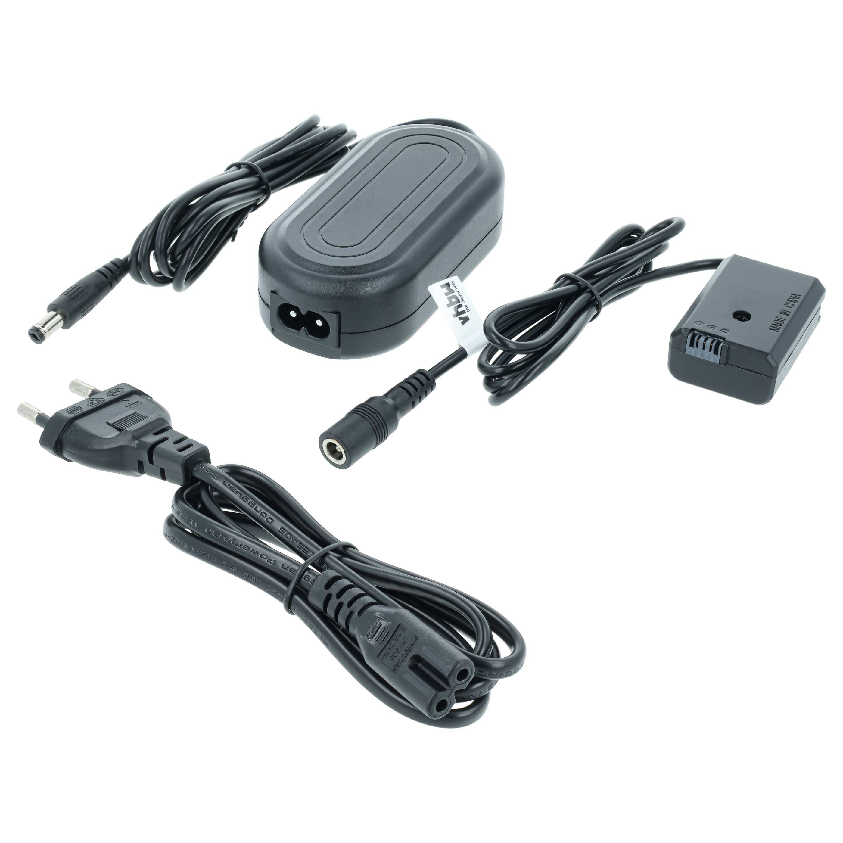 Kamera-Stromadapter-Kit mit verschiedenen Kabeln und Komponenten zum Anschluss an eine Kamera und Steckdose.
