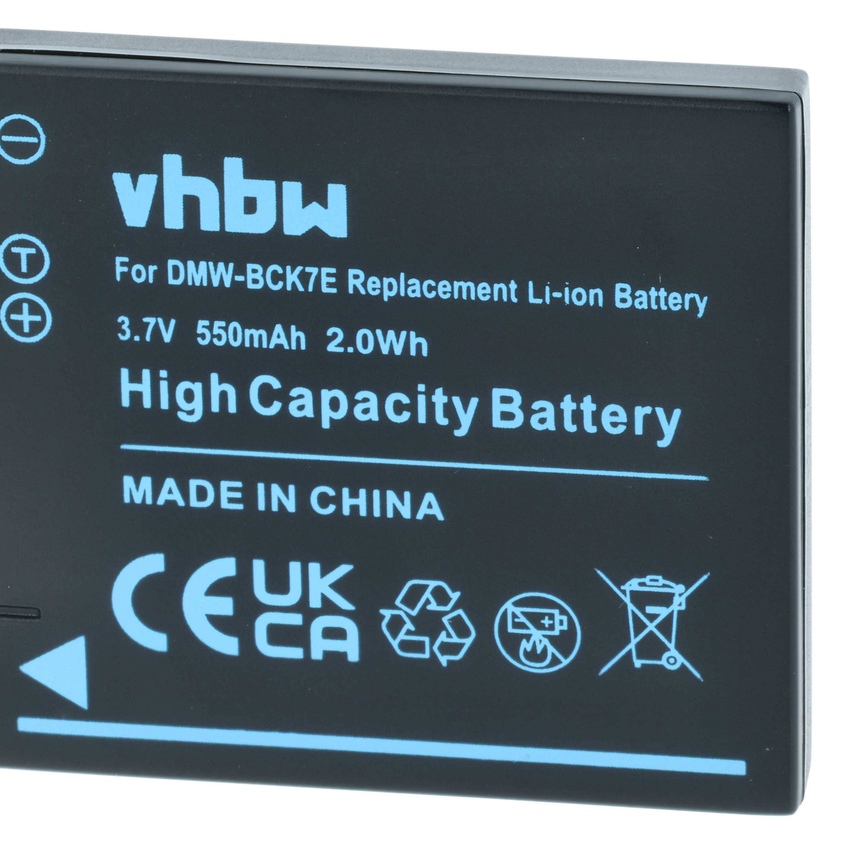 Ein rechteckiger Lithium-Ionen-Akku mit der Bezeichnung ‚Ersatz für DMW-BCK7E', 3,7V, 550mAh, 2,0Wh, hergestellt in China, mit verschiedenen Zertifizierungssymbolen.