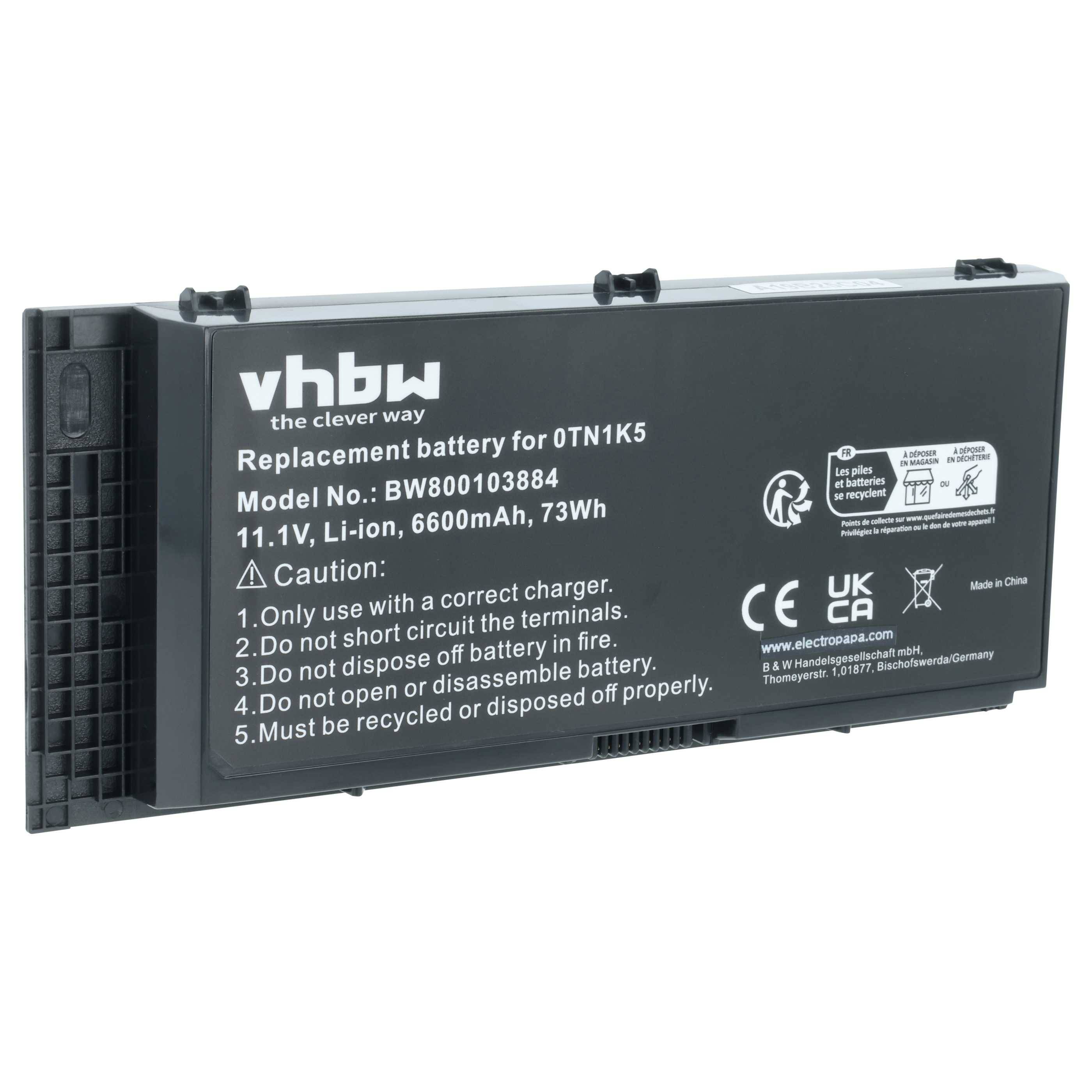 Eine schwarze rechteckige Lithium-Ionen-Batterie mit Spezifikationen: Modell-Nr. BW800103884, 11,1V, 6600mAh, 73Wh. Achtung: Verwenden Sie das richtige Ladegerät, kurzschließen Sie die Anschlüsse nicht und entsorgen Sie die Batterie sachgemäß.