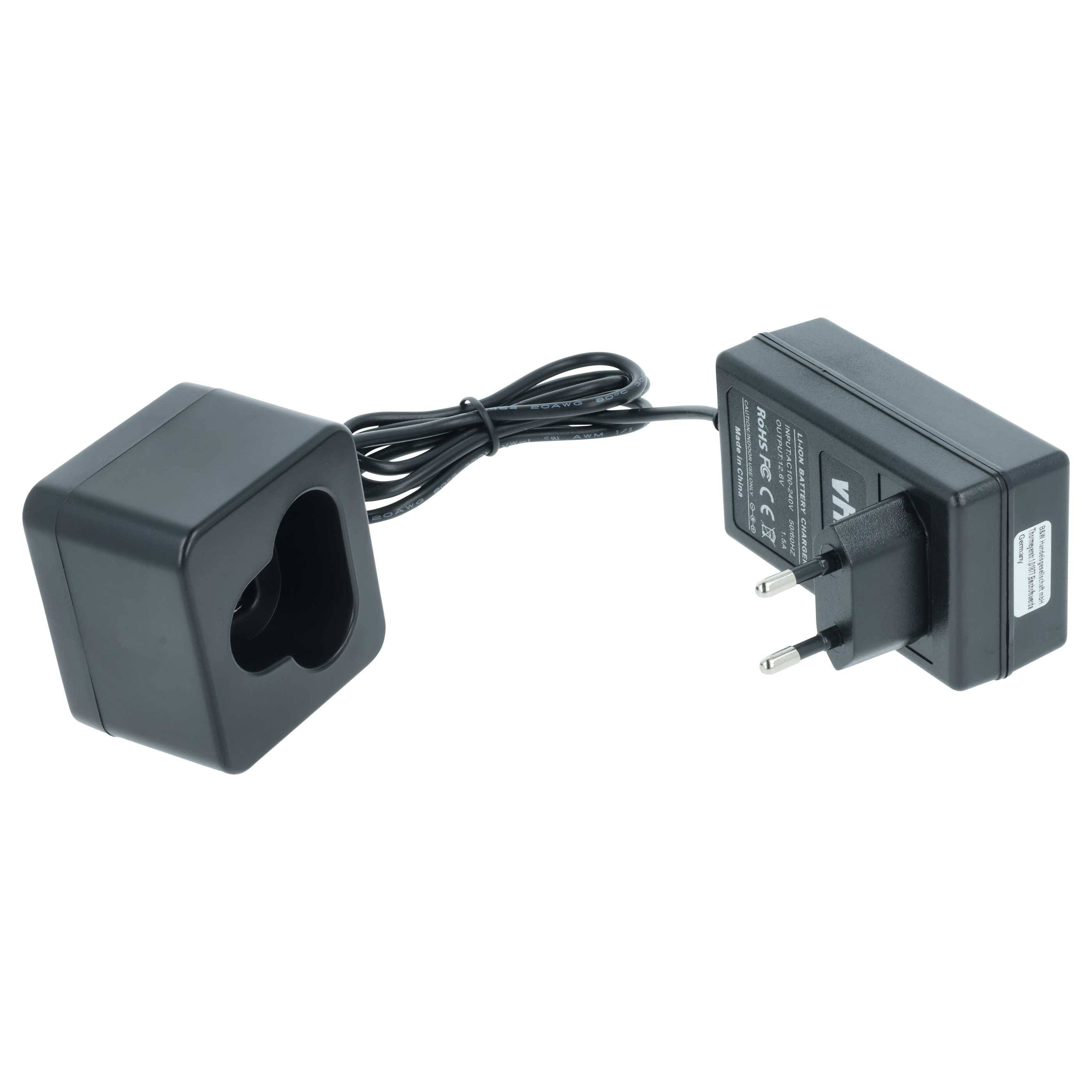 Ein schwarzer elektrischer Steckeradapter und Ladegerät mit europäischem Stecker, angeschlossen an ein Kabel, auf weißem Hintergrund.