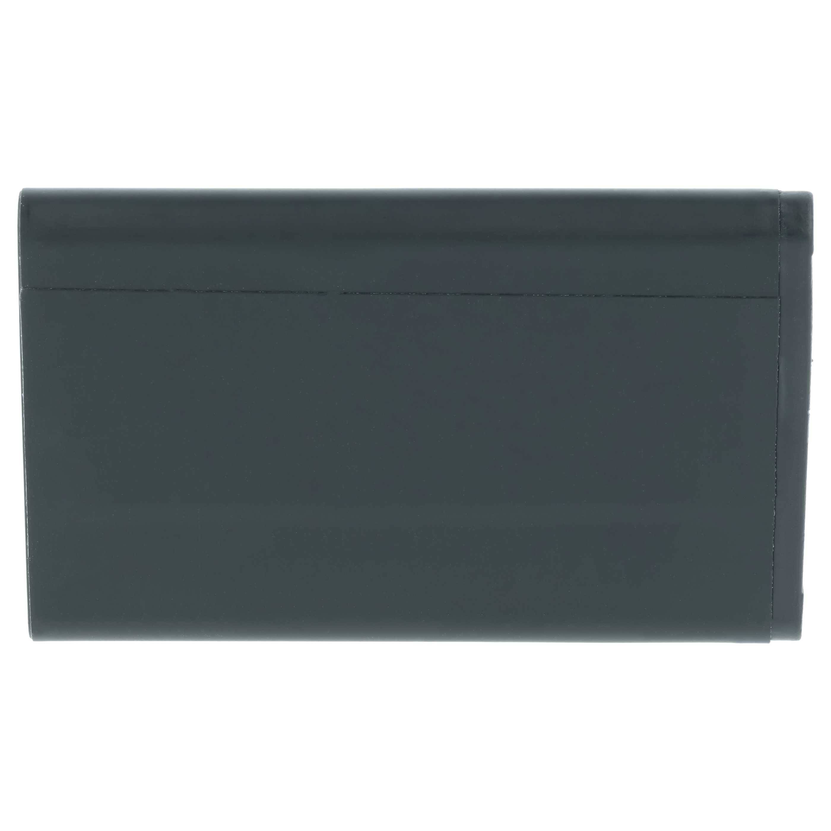 Dunkelgraue rechteckige Geldbörse oder Clutch mit einfachem Umschlag-Design auf weißem Hintergrund.