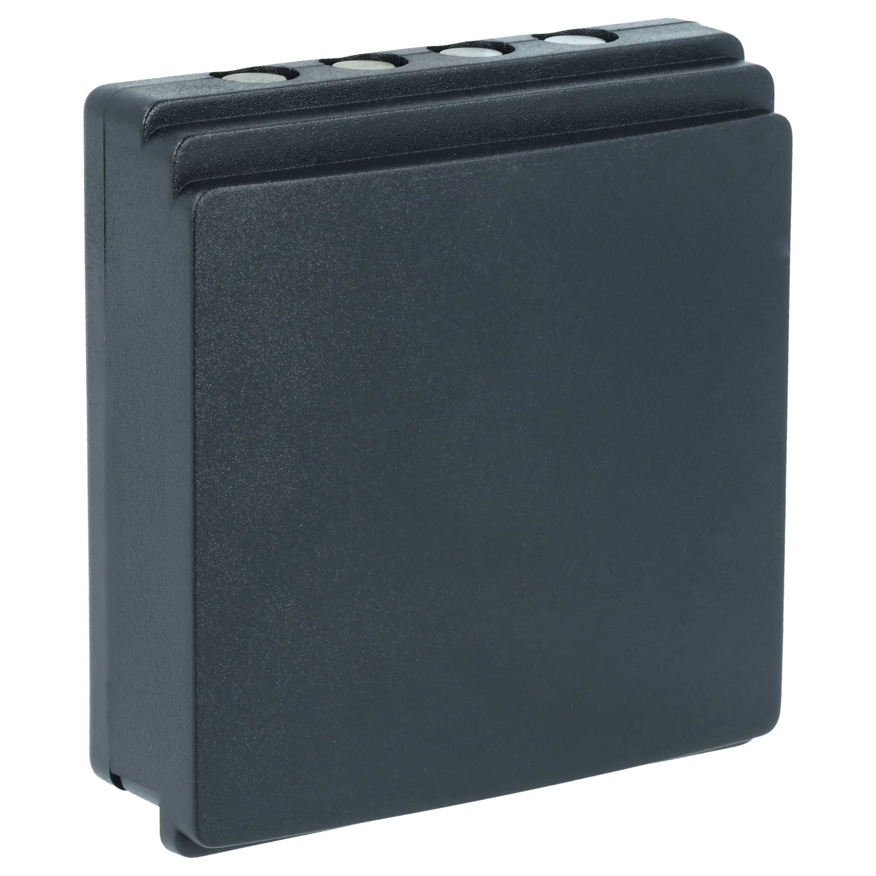 Ein schwarzes, quadratisches Gehäuse für einen Druckknopf mit glatter Oberfläche und abgerundeten Kanten, das sichtbare Schlitze an der Oberseite aufweist.
