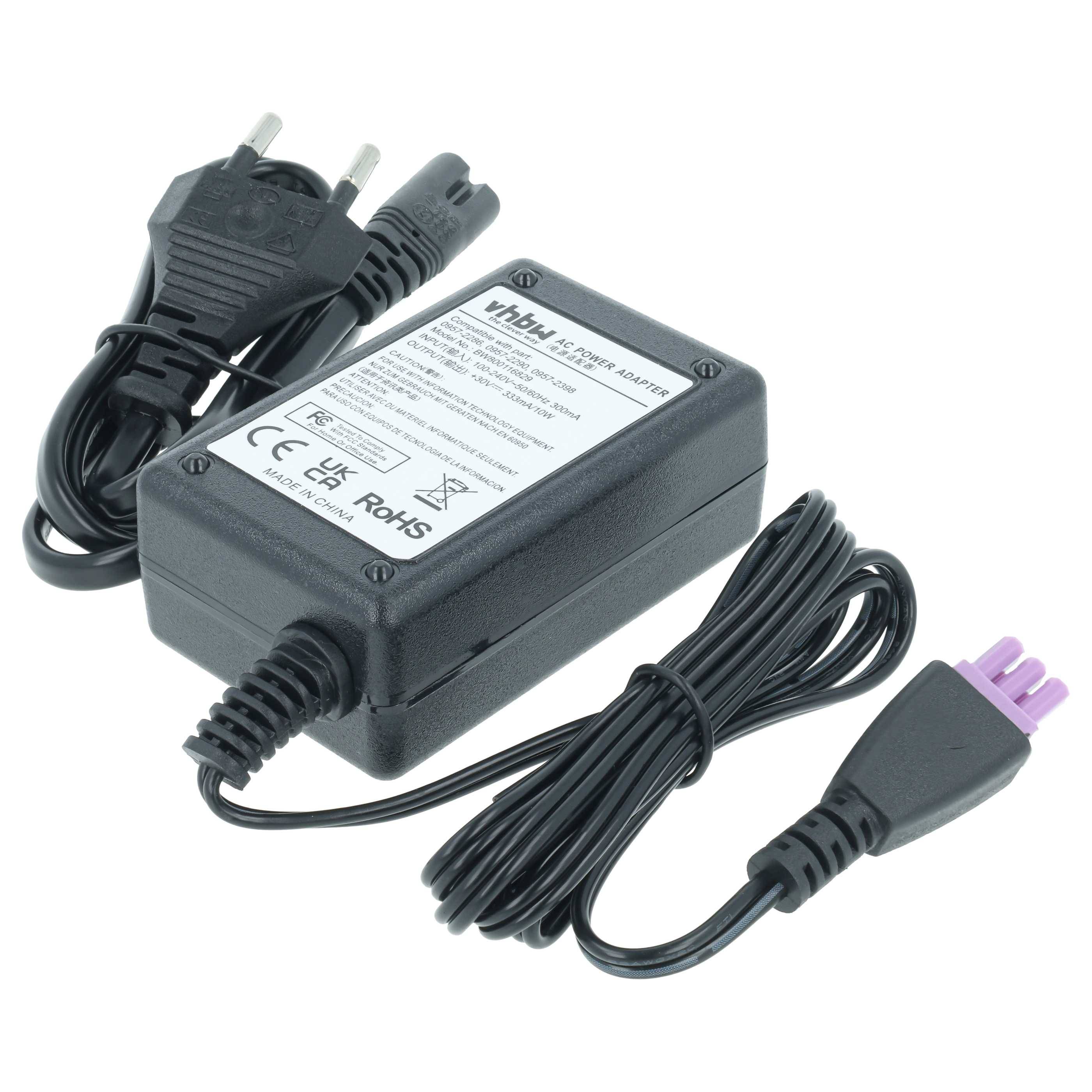 Schwarzer Wechselstromadapter mit angebrachten Kabeln und europäischem Stecker, endend in einem violetten Stecker.