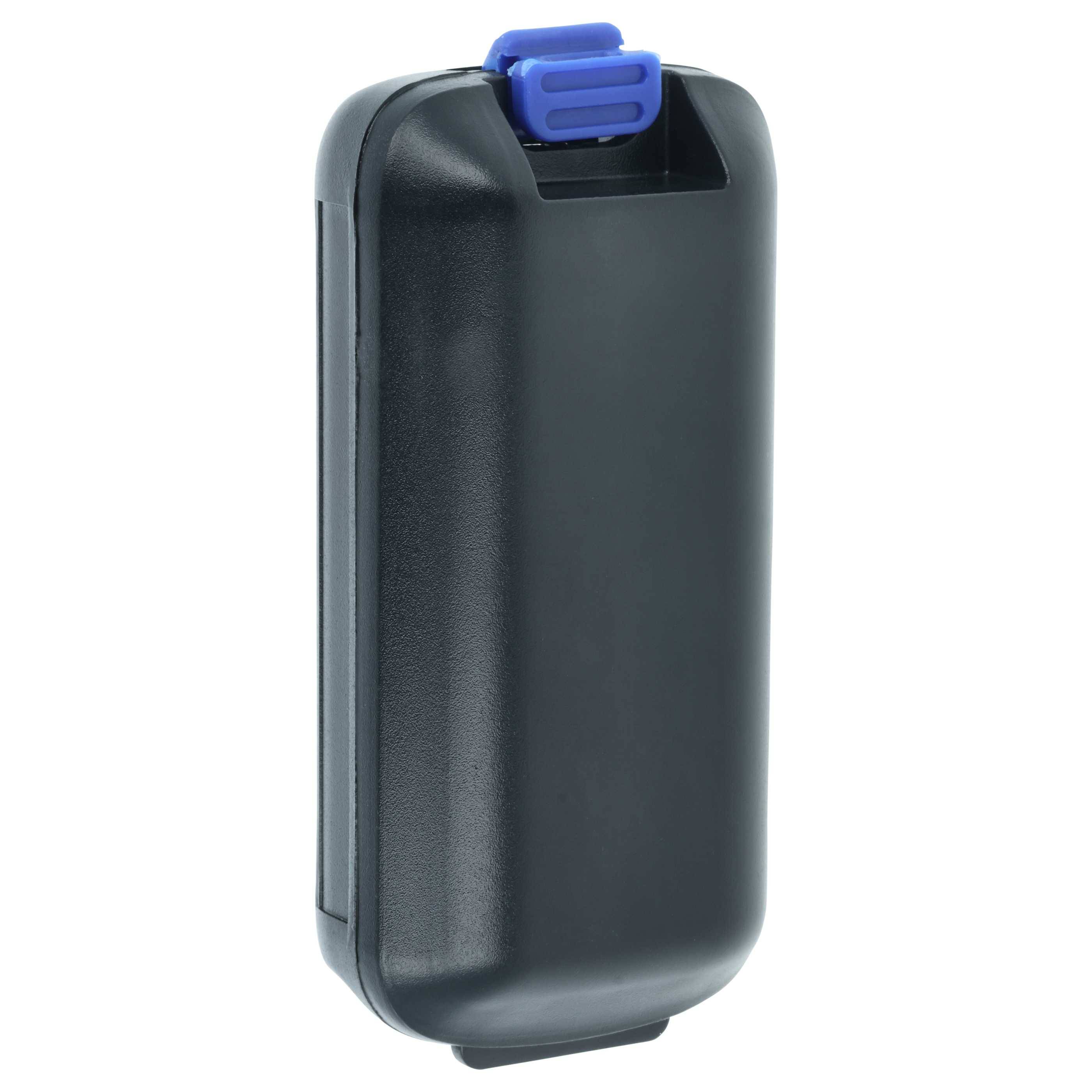 Ein schwarzes rechteckiges Gerät mit einer blauen Taste oben, möglicherweise ein tragbares elektronisches Gerät oder eine Powerbank.