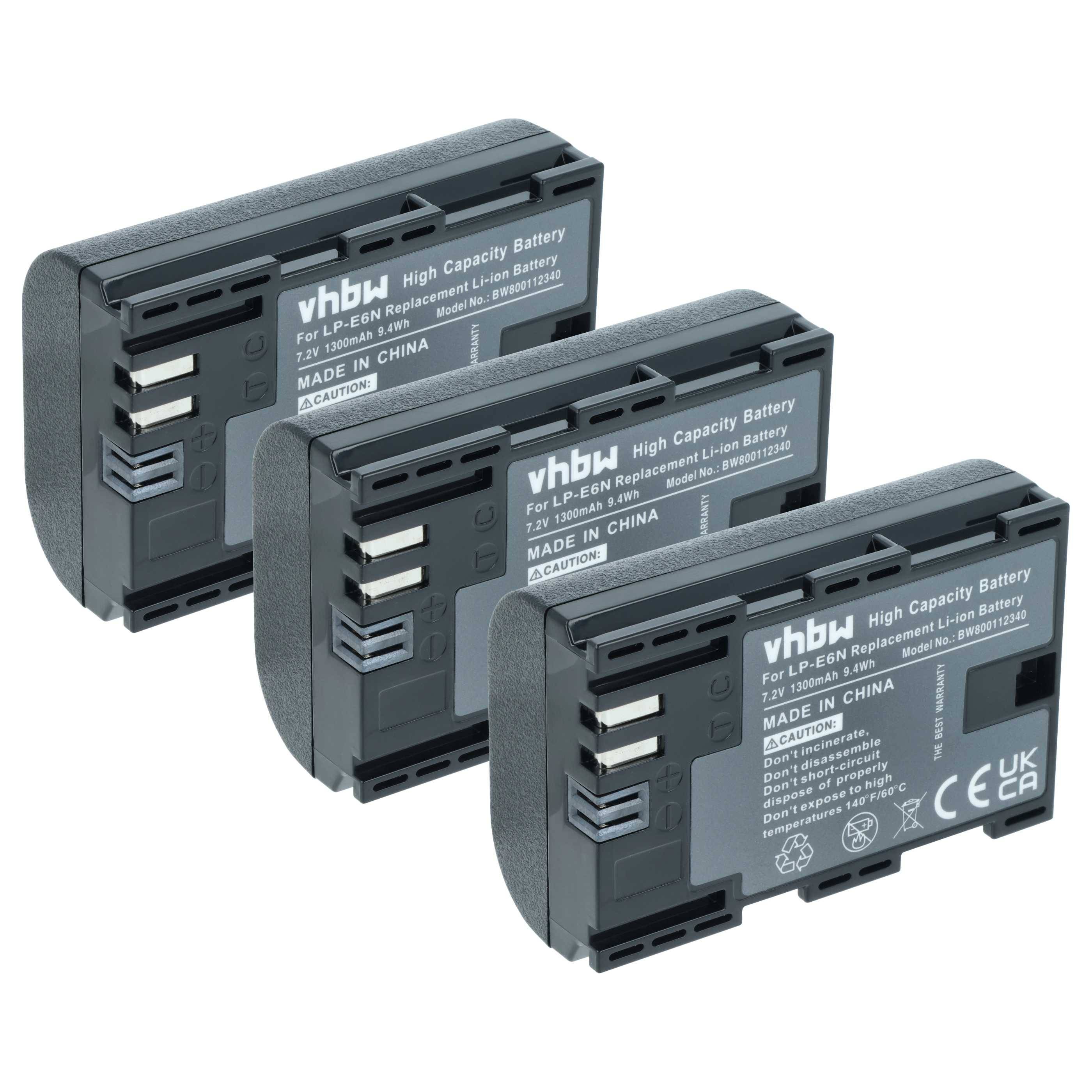 Drei schwarze Hochkapazitätsbatterien mit der Bezeichnung 