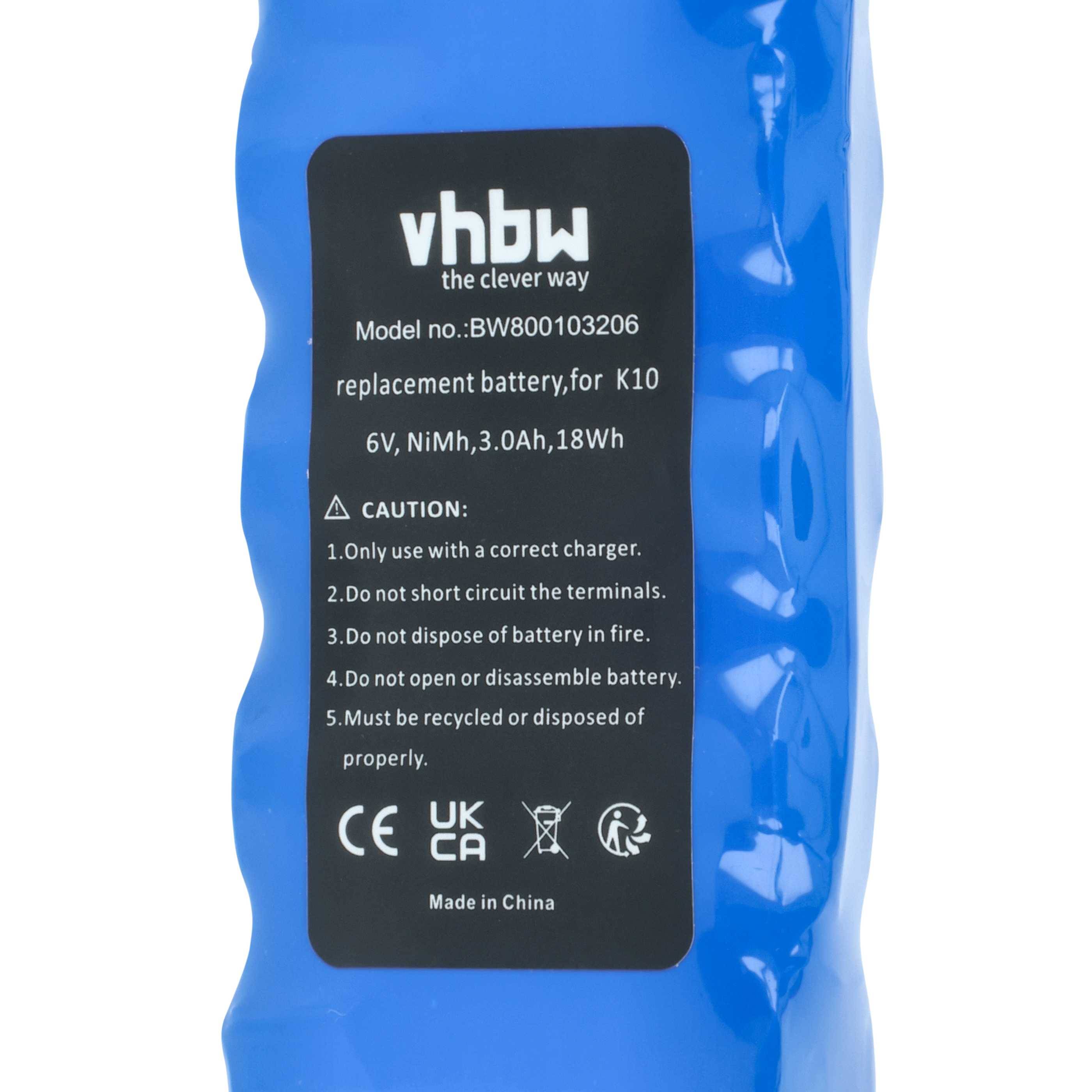 Blauer Akkupack mit Aufschrift: 'vhbw, der clevere Weg. Modell-Nr.: BW800103206. Ersatzbatterie für K10, 6V, NiMH, 3.0Ah, 18Wh. ACHTUNG: 1. Nur mit dem richtigen Ladegerät verwenden. 2. Klemmen nicht kurzschließen. 3. Batterie nicht im Feuer entsorgen. 4. Batterie nicht öffnen oder zerlegen. 5. Muss sachgemäß recycelt oder entsorgt werden. Hergestellt in China.