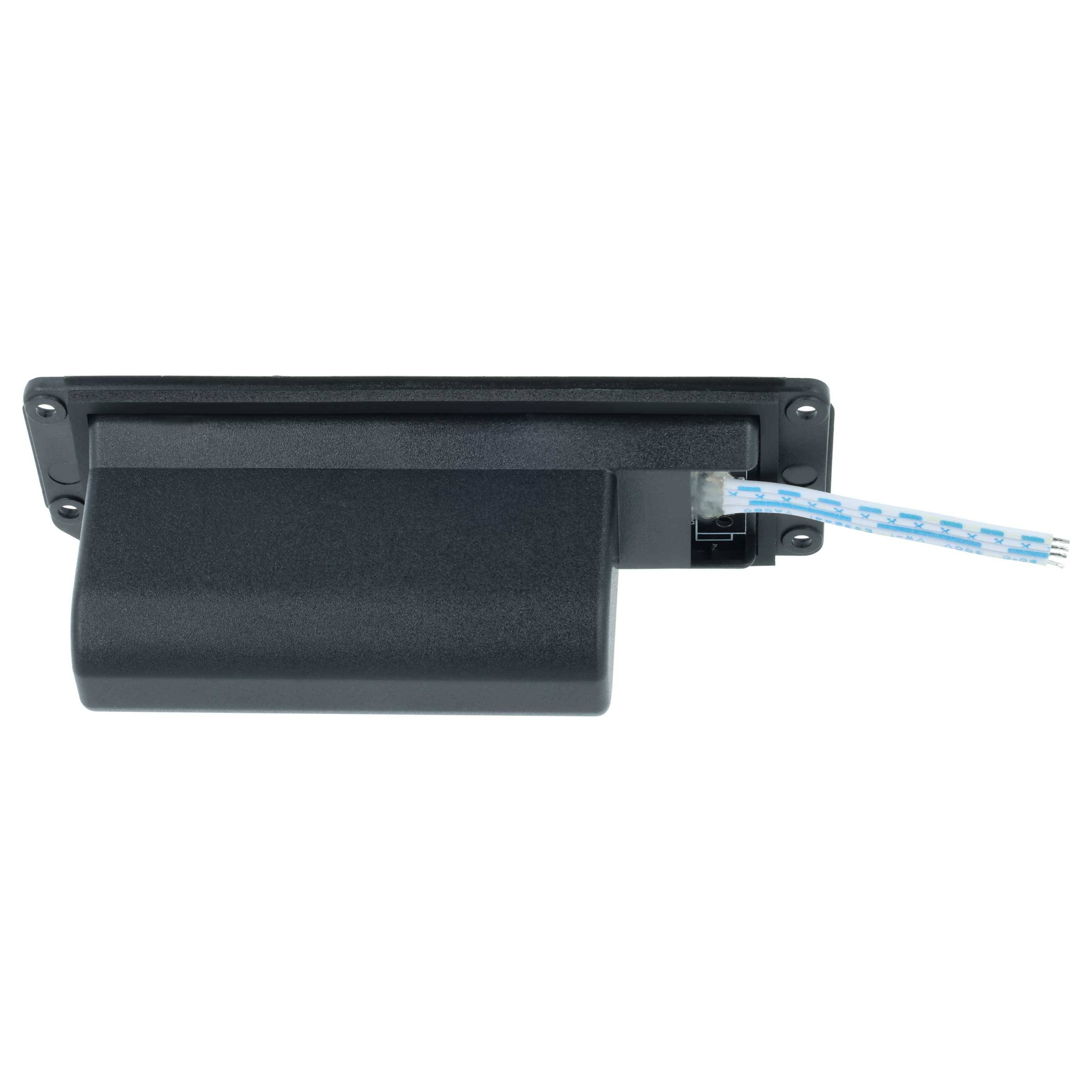Schwarze elektronische Komponente mit einem auf der rechten Seite angeschlossenen Ethernet-Kabel, wahrscheinlich für Datenübertragung oder Netzwerkfunktionalität.