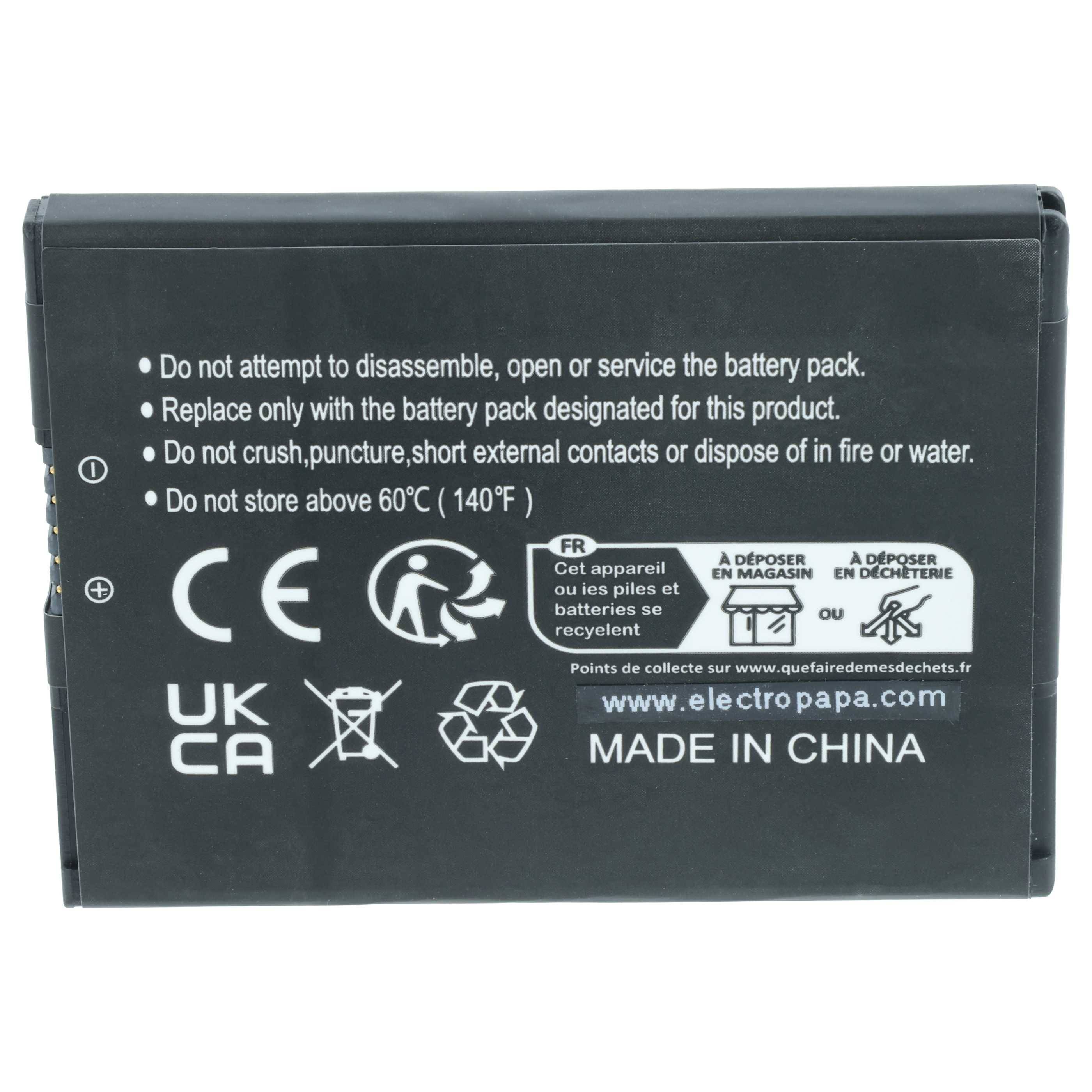 Batterie mit Sicherheitshinweisen: 'Nicht zerlegen, öffnen oder warten. Nur mit vorgeschriebener Batterie ersetzen. Vermeiden Sie Zerquetschen, Durchstechen, Feuer und Hitze.' Hergestellt in China.