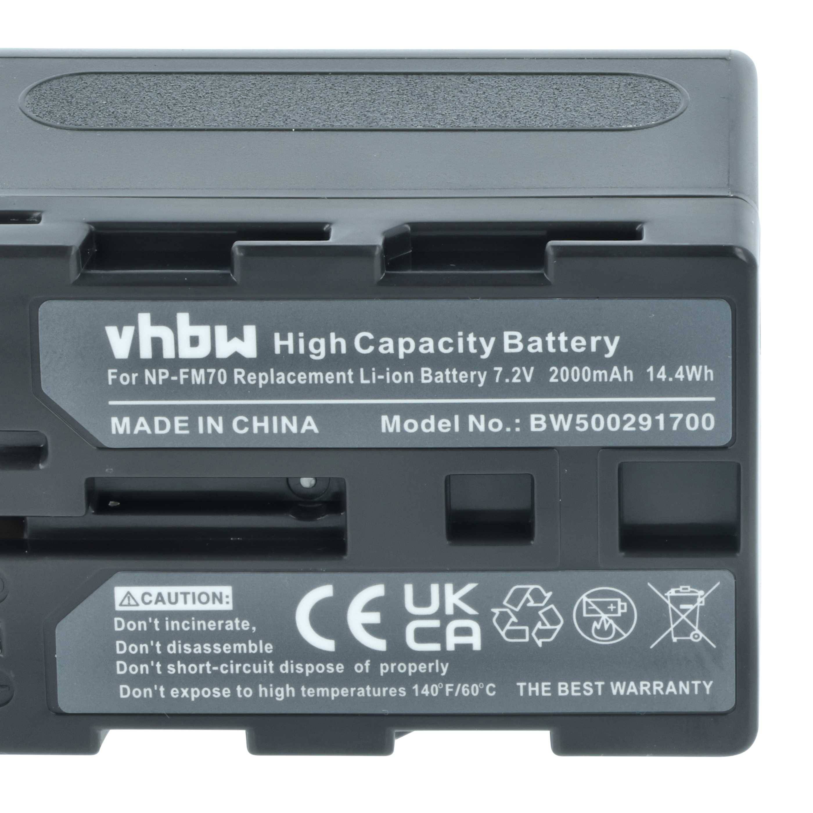 Nahaufnahme einer 'vhbw High Capacity Batterie', gekennzeichnet für NP-FM70 mit 7,2V, 2000mAh, 14,4Wh. Modell-Nr.: BW500291700, hergestellt in China.