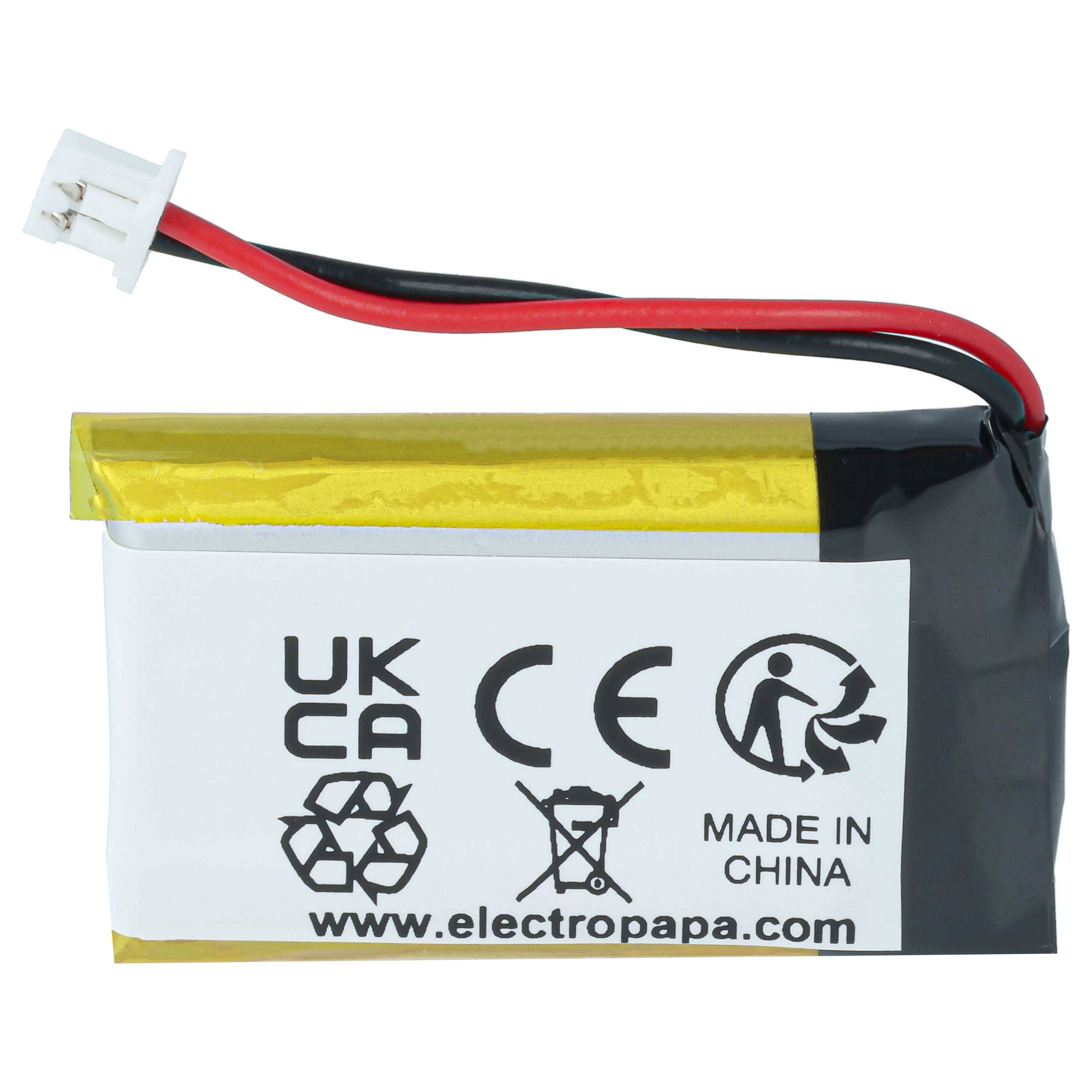 Kleines wiederaufladbares Batteriepaket mit roten und schwarzen Kabeln und weißem Stecker, gekennzeichnet mit UKCA, CE, Recycling und „MADE IN CHINA