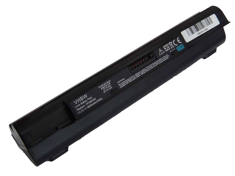 Eine schwarze rechteckige Laptop-Batterie mit sichtbarer Beschriftung, die Details wie Spannung und Kapazität zeigt.