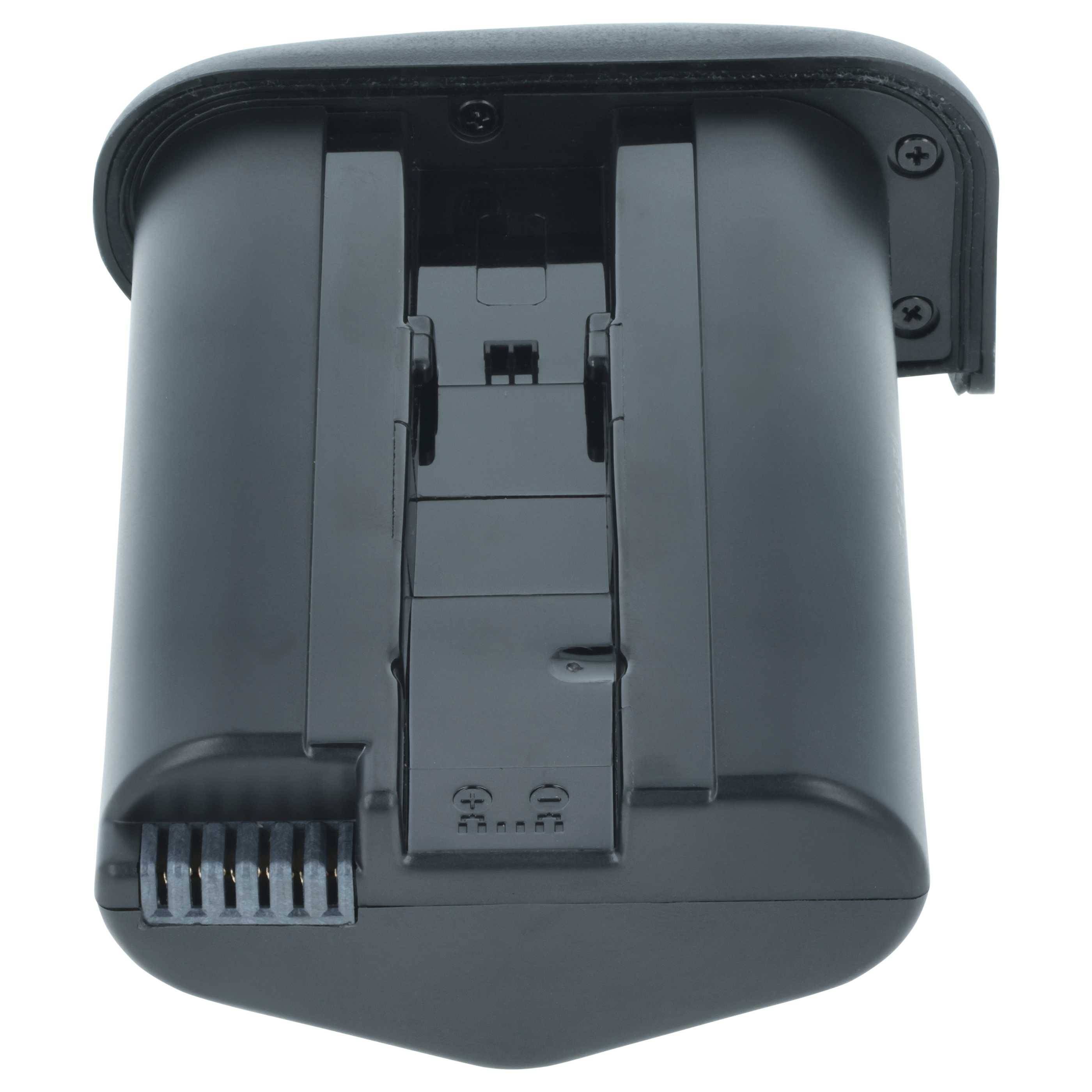 Eine schwarze Batteriebox mit sichtbaren Anschlusspunkten an der Unterseite, die vor einem schlichten weißen Hintergrund dargestellt wird.