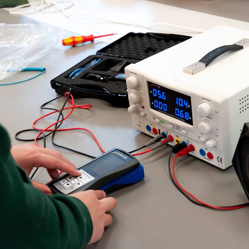 Labornetzgerät PCE-LPS 4305 | 4 individuell einstellbare Kanäle