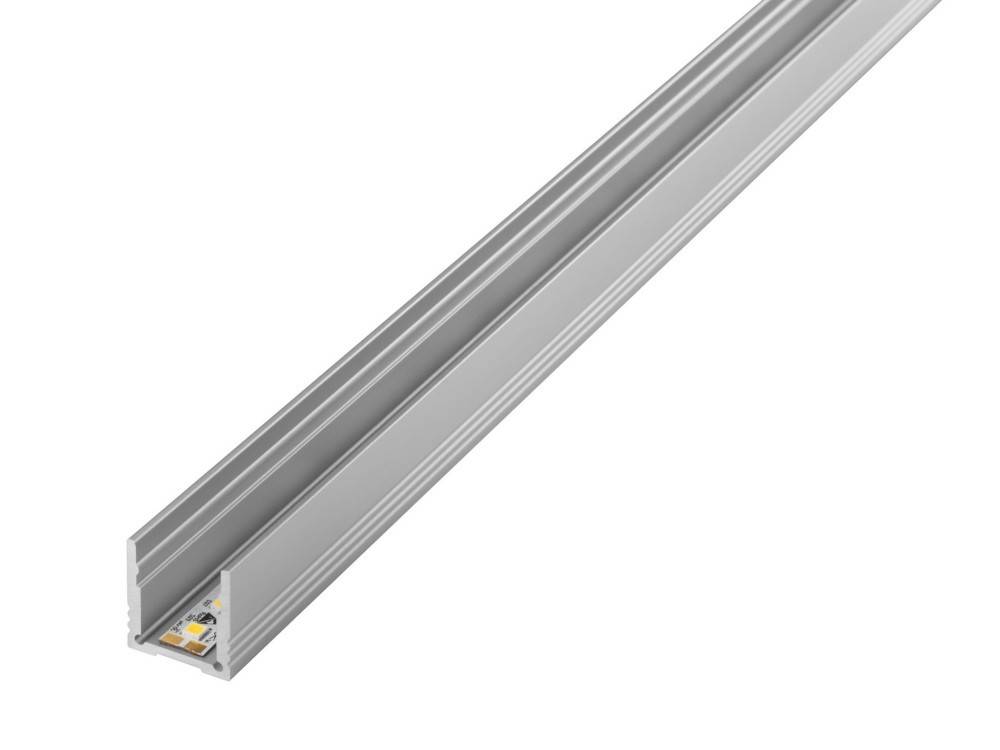 Lange silberne LED-Streifenlichtleuchte, die unter einem Winkel auf weißem Hintergrund gezeigt wird.