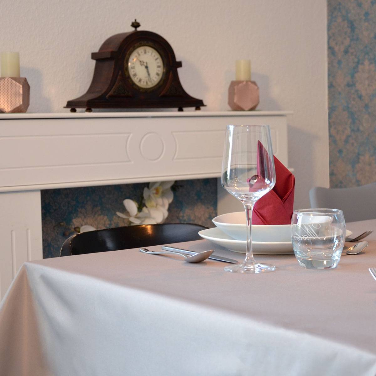 Abwaschbare Stoff Tischdecke 240x140 - LotuseffektTischtuch - Wasserabweisend