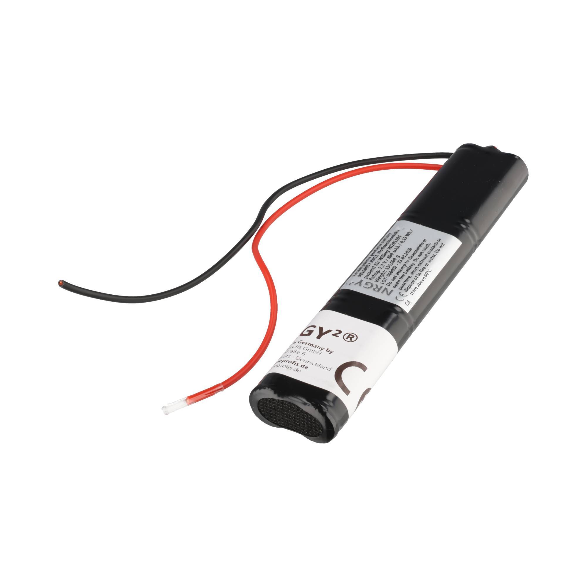 Schwarzes zylindrisches Batteriepak mit roten und schwarzen Drähten auf weißem Hintergrund.