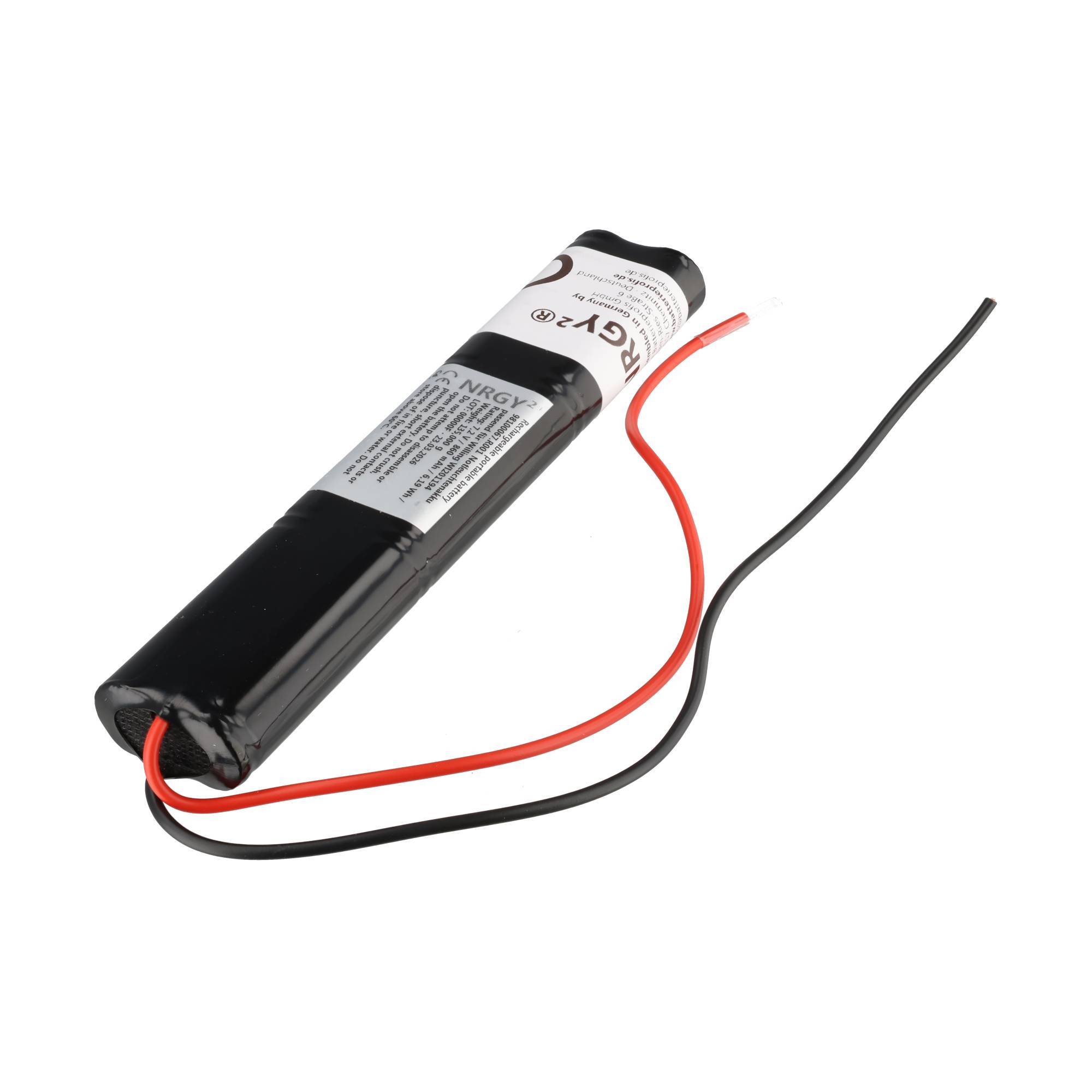 Schwarzes zylindrisches Batteriepaket mit roten und schwarzen Drähten, das auf weißem Hintergrund abgebildet ist.