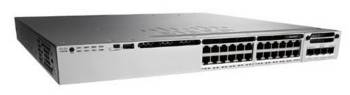 Vorderansicht eines Rack-Mount-Netzwerk-Switches mit mehreren Ethernet-Anschlüssen und Anzeigelampen auf weißem Hintergrund.