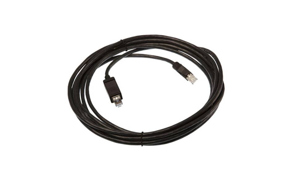 Aufgerolltes schwarzes Ethernet-Kabel mit zwei RJ45-Steckern auf weißem Hintergrund.