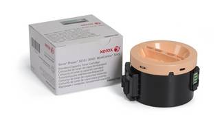 Xerox-Druckertoner-Patrone neben ihrer Produktverpackung auf weißem Hintergrund.